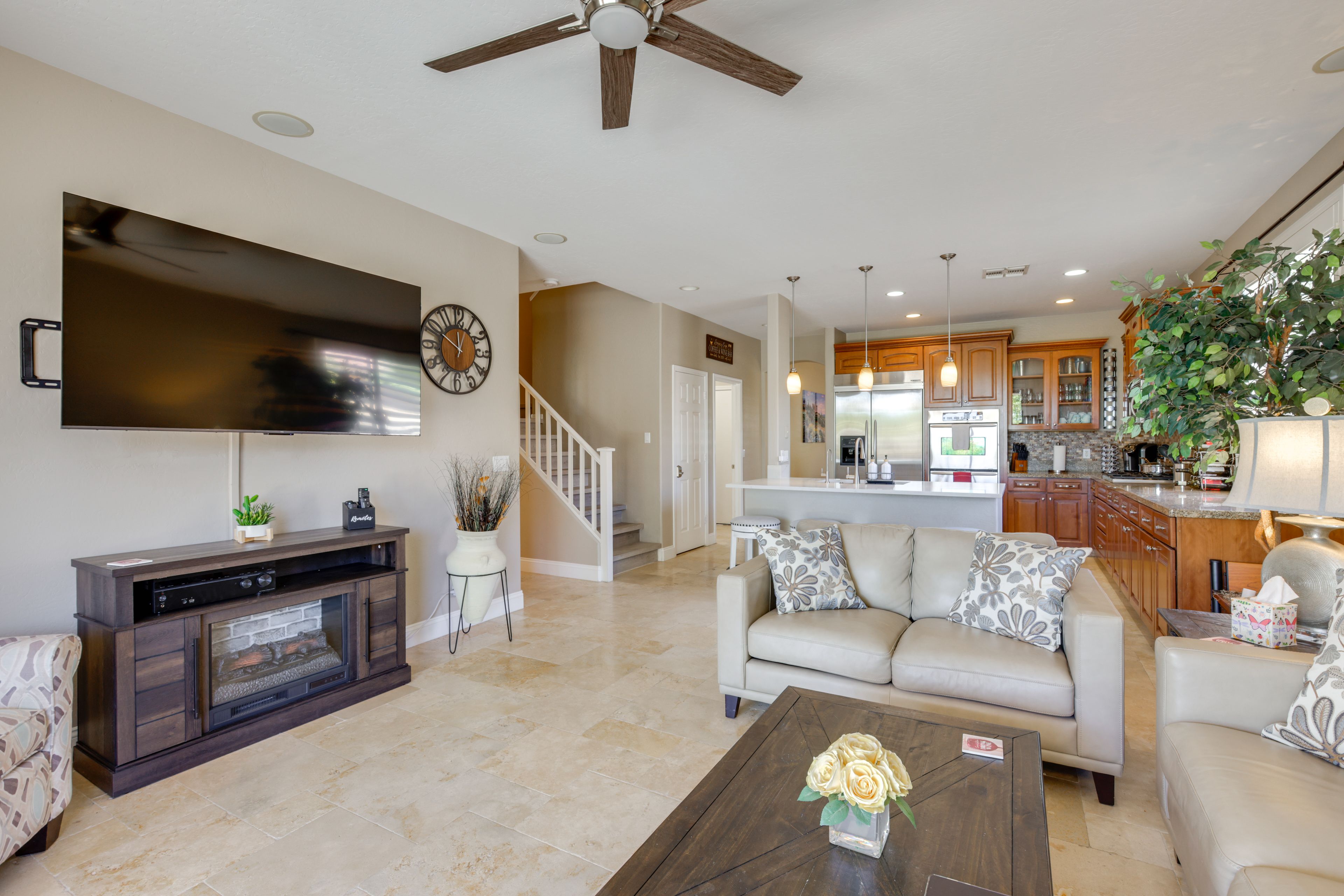 Living Room | Free WiFi | Central Heating & A/C | Smart TV | 1st Floor