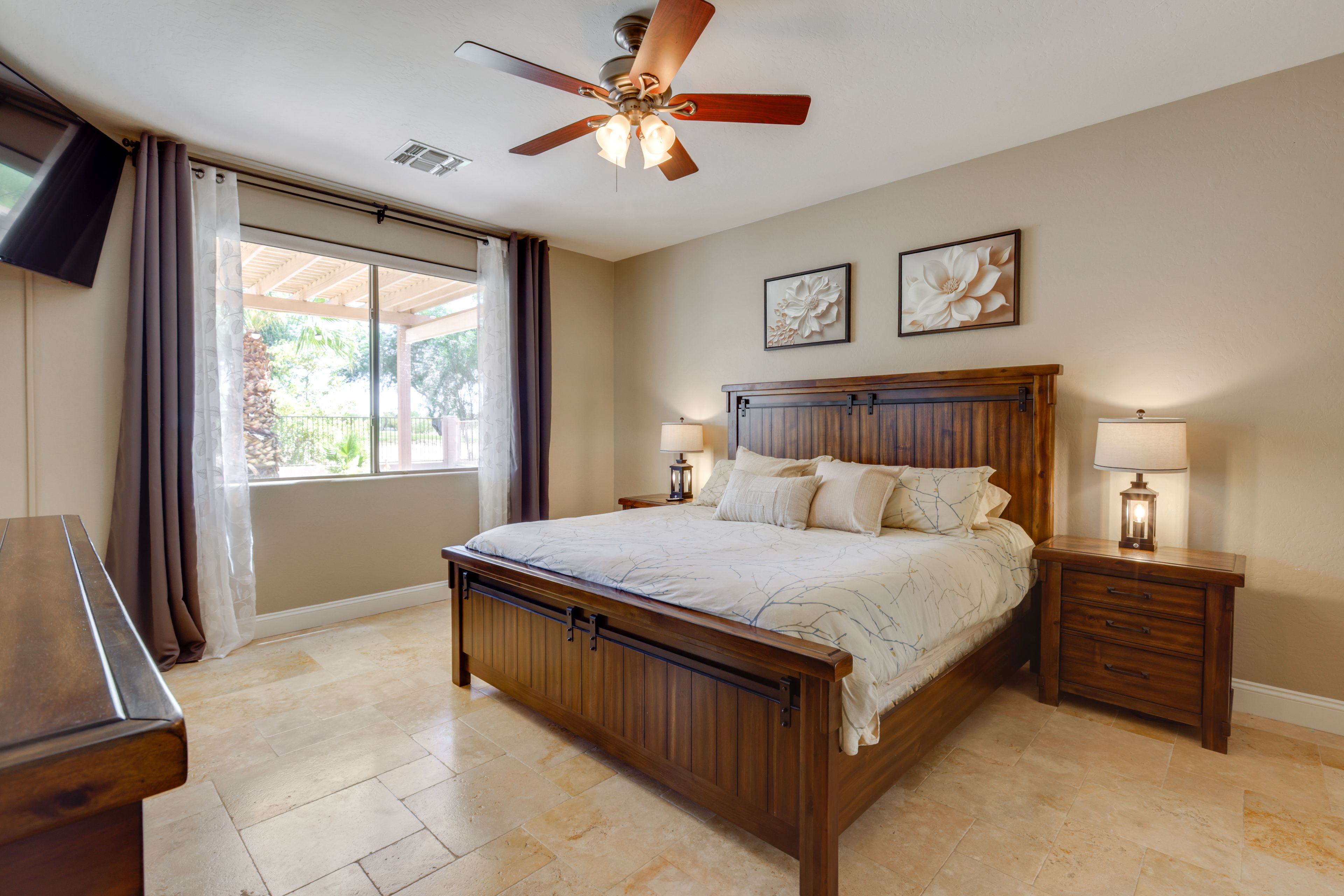 Bedroom 1 | King Bed | Linens Provided | 1st Floor