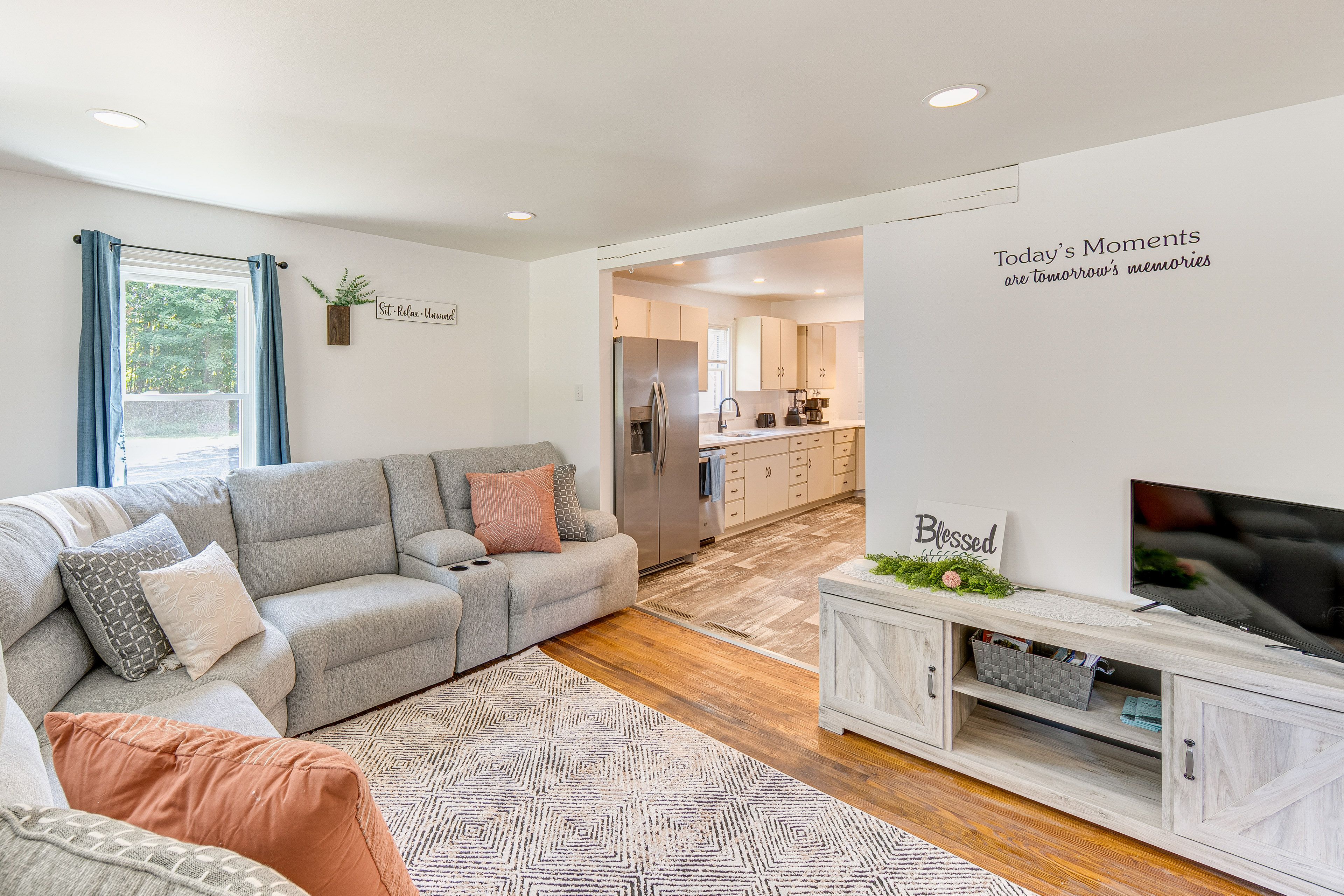 Living Room | Smart TV | Free WiFi