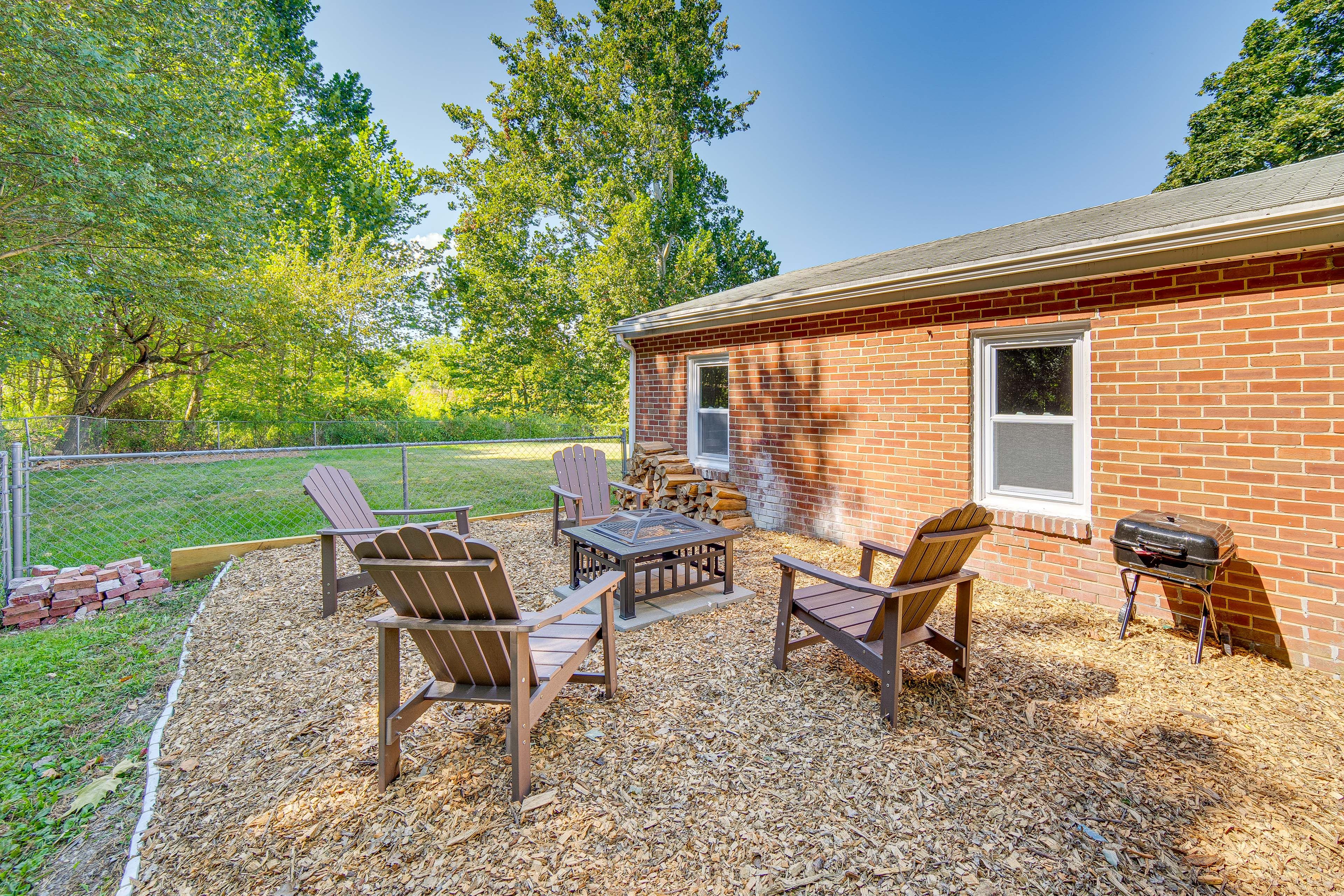 Backyard | Fire Pit | Charcoal Grill