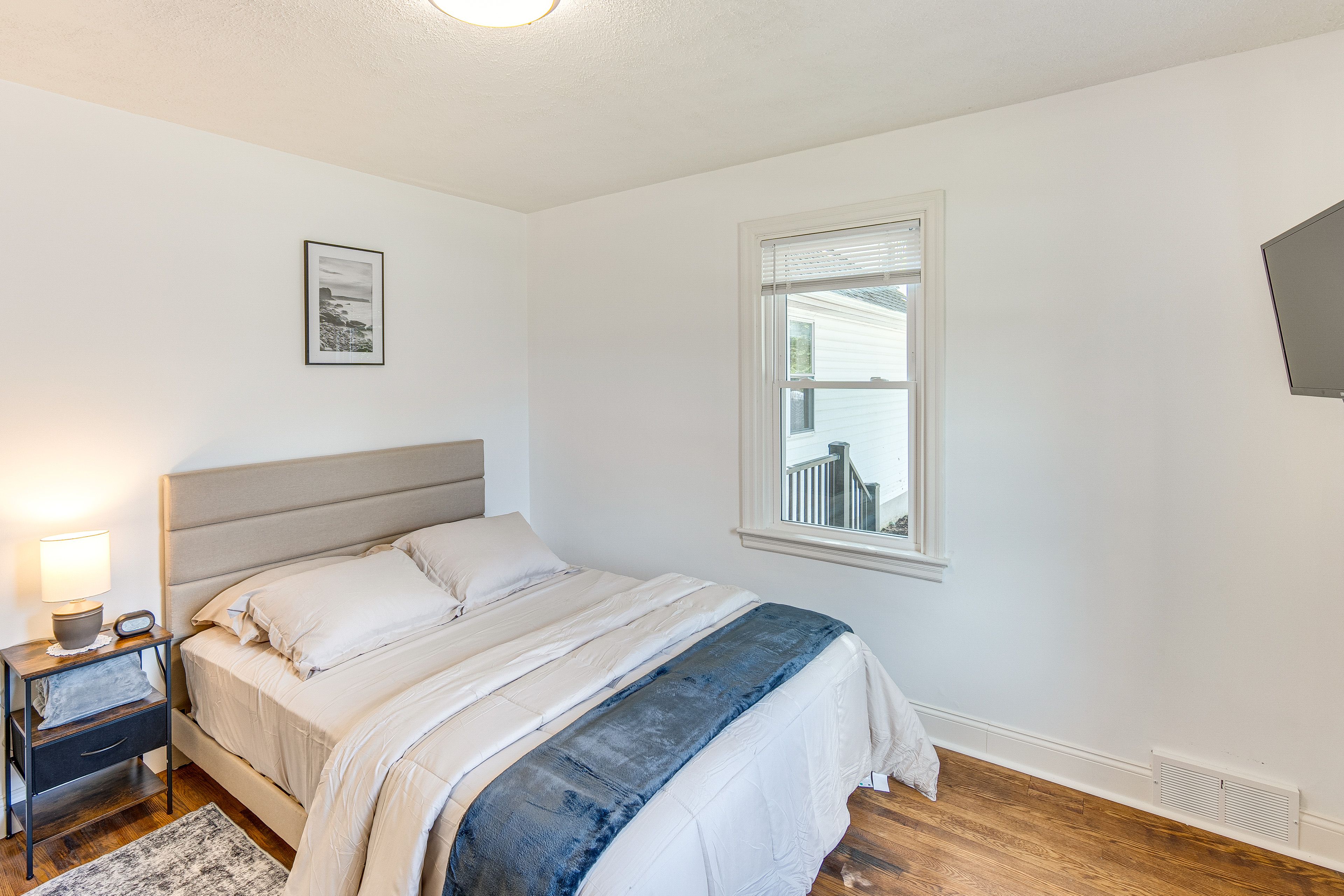 Bedroom 2 | Queen Bed | Linens | 1st Floor