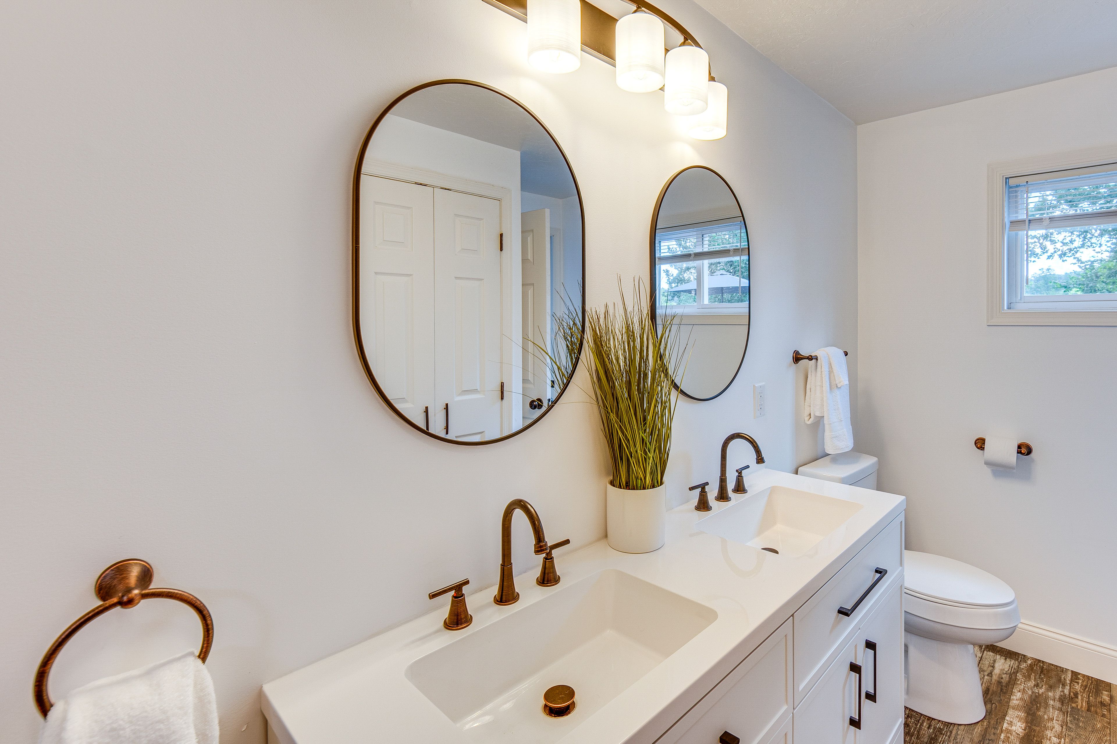 Full Bath | Towels | Hair Dryer | 1st Floor