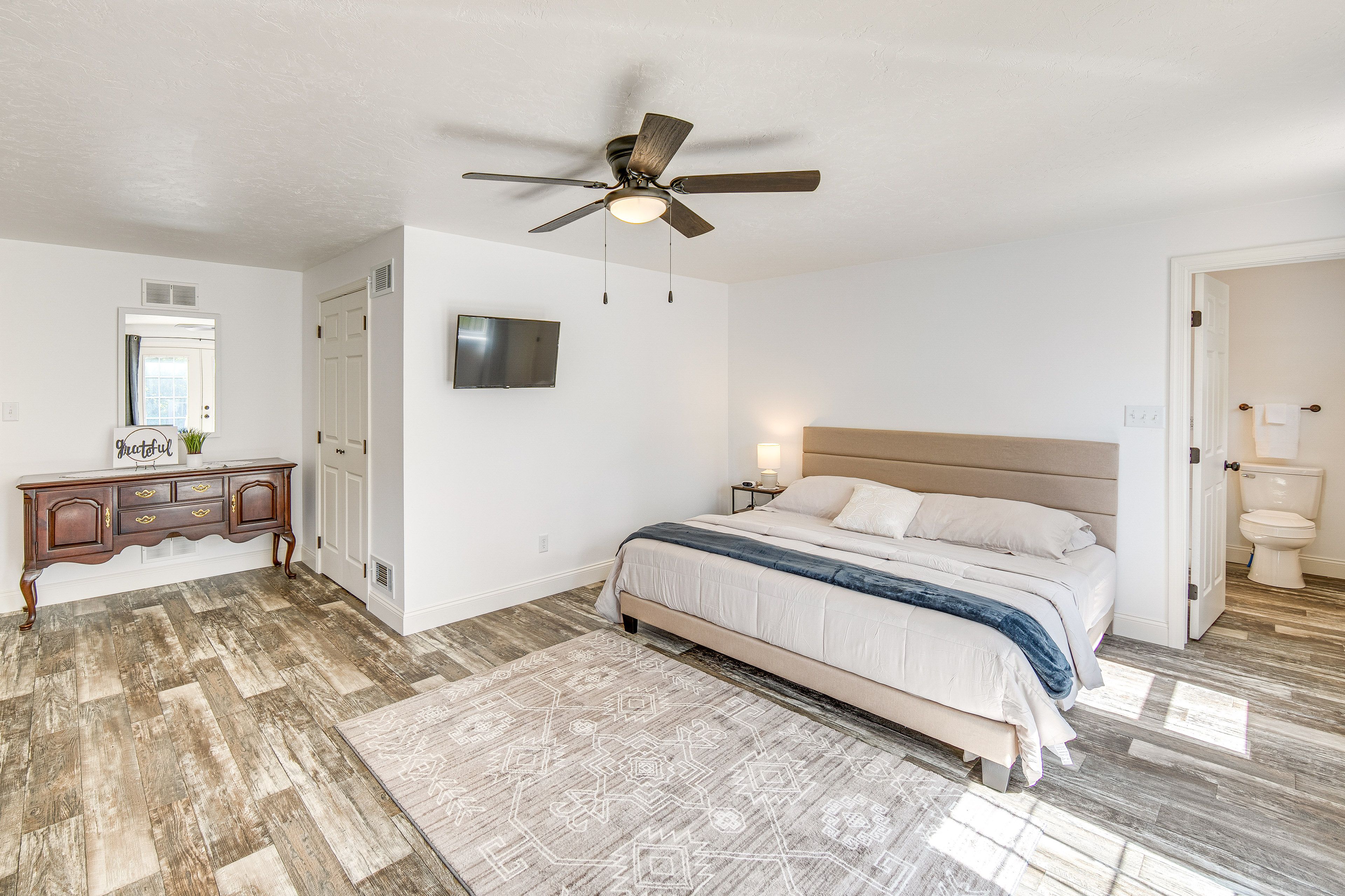 Bedroom 1 | King Bed | Queen Sleeper Sofa | 1st Floor