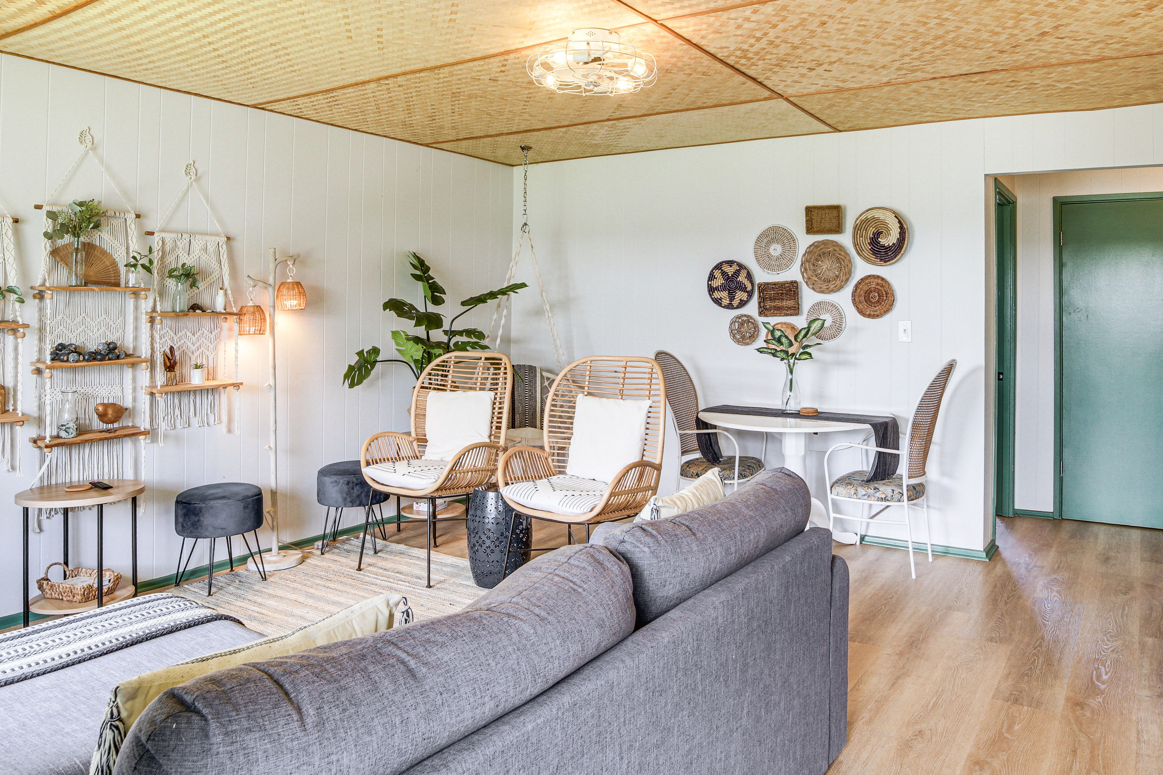 Living Room | Free WiFi | Ceiling Fans & Pedestal Fans | Smart TV