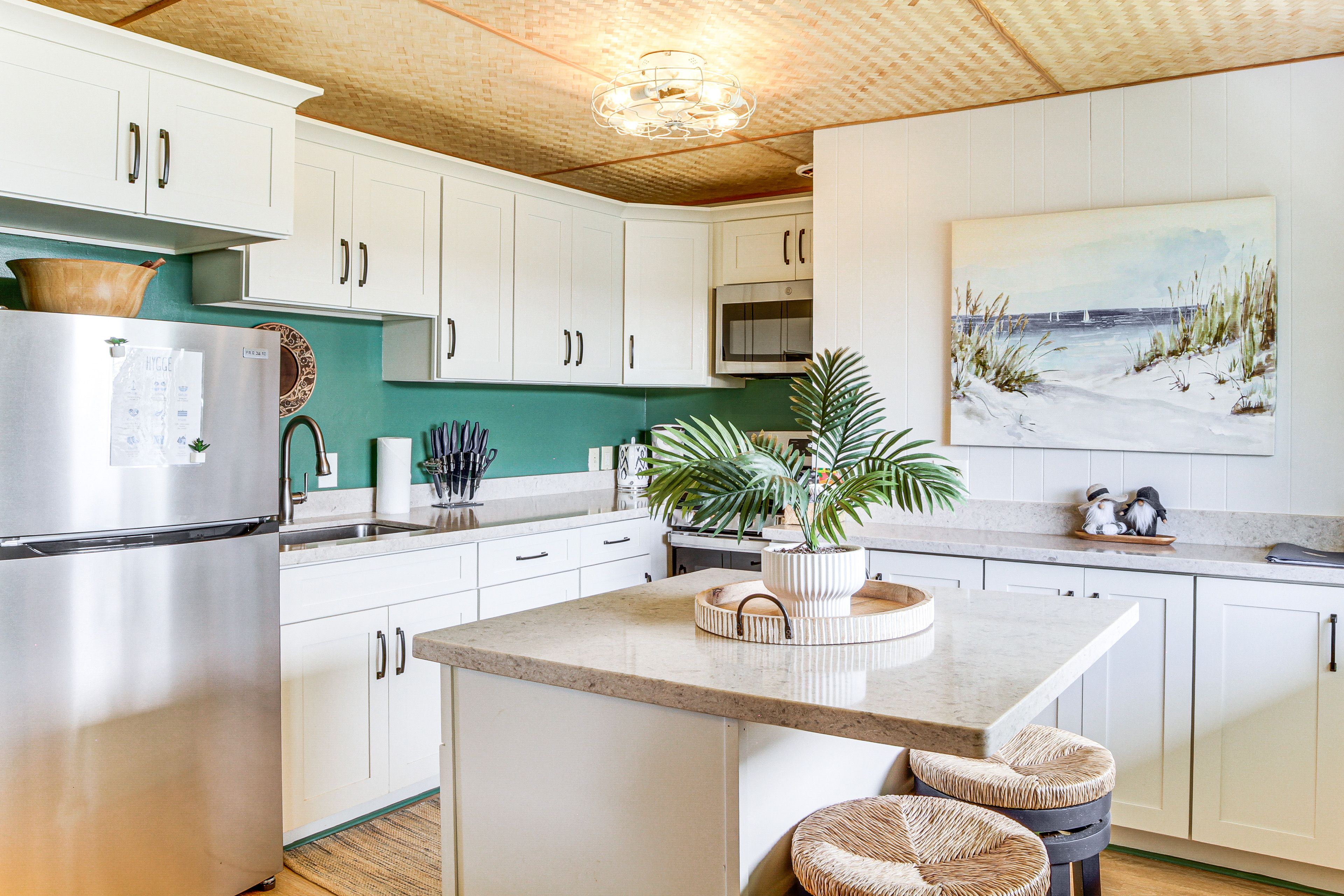 Kitchen | Drip Coffee Pot | Blender | Toaster