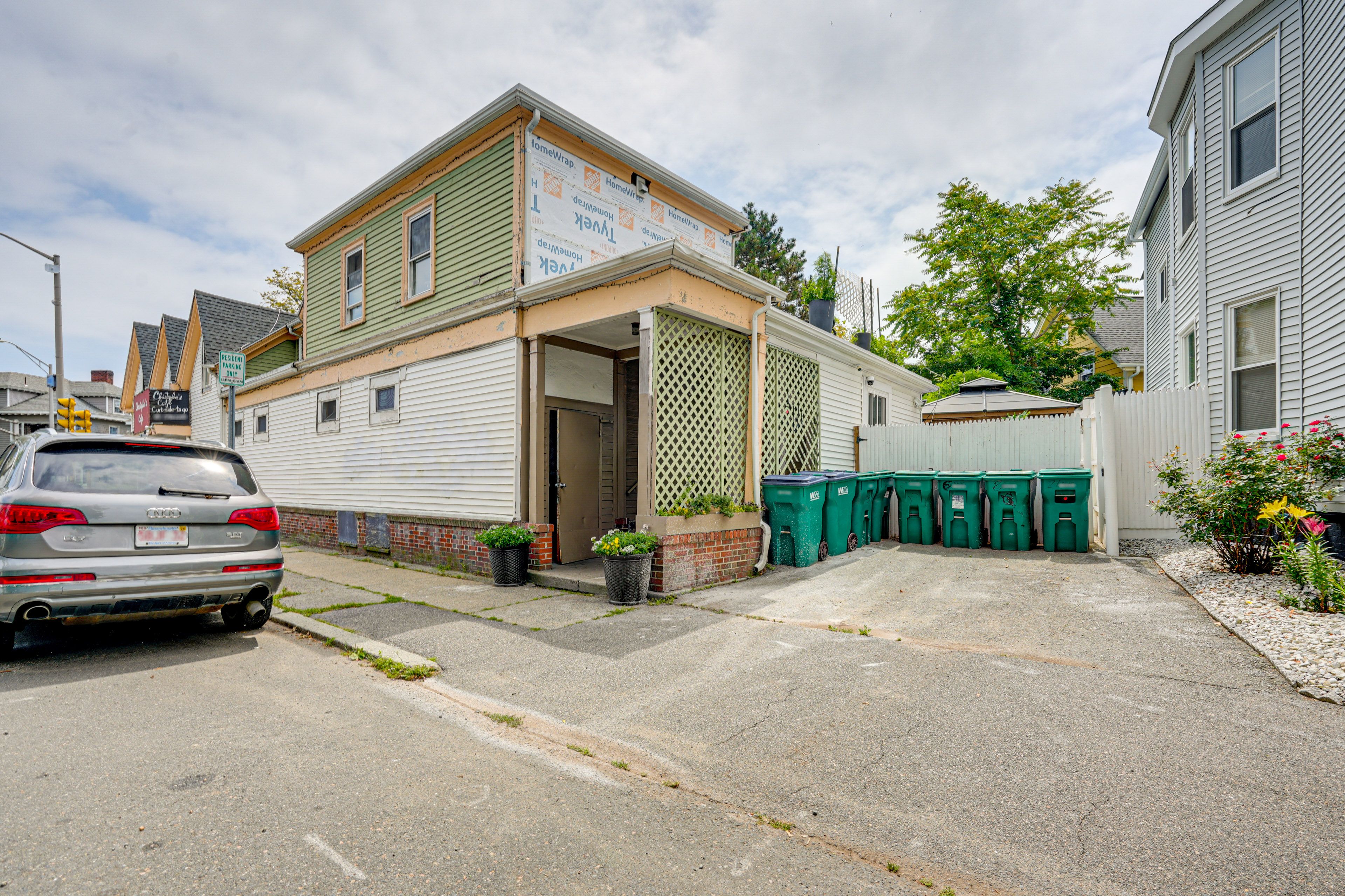 Parking | Driveway (1 Vehicle) | Free Street Parking (2 Vehicles)