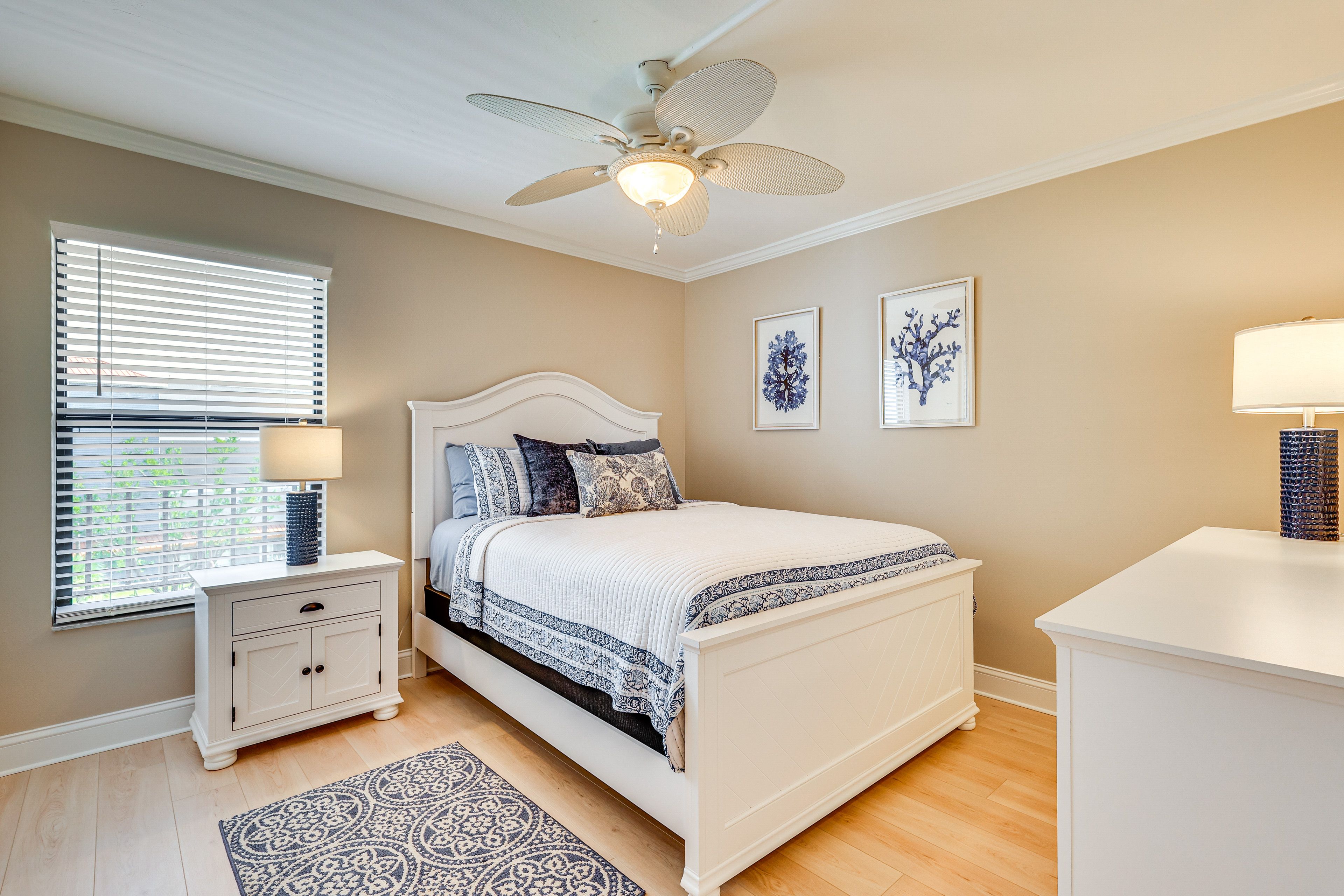Bedroom 2 | Queen Bed
