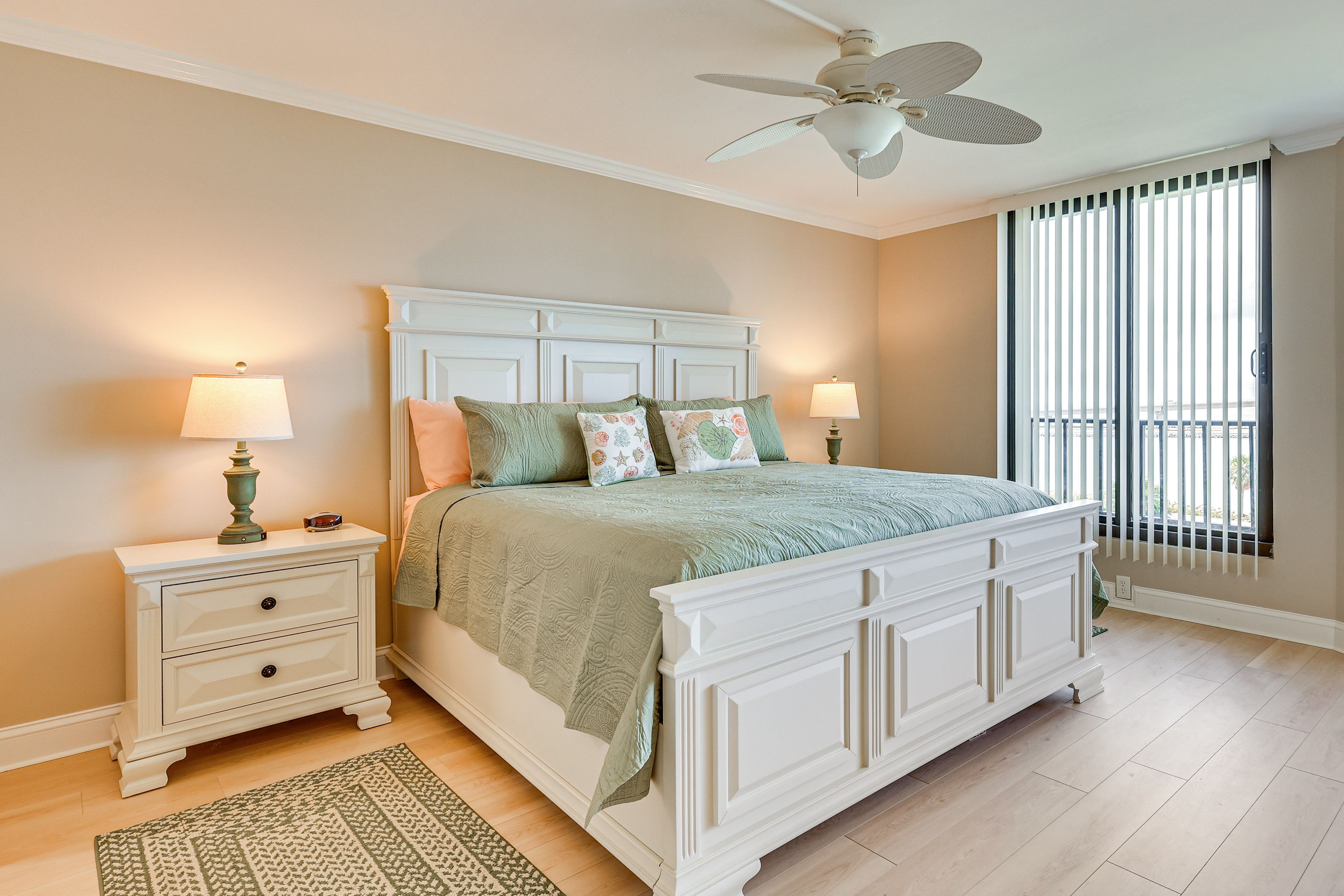 Bedroom 1 | King Bed
