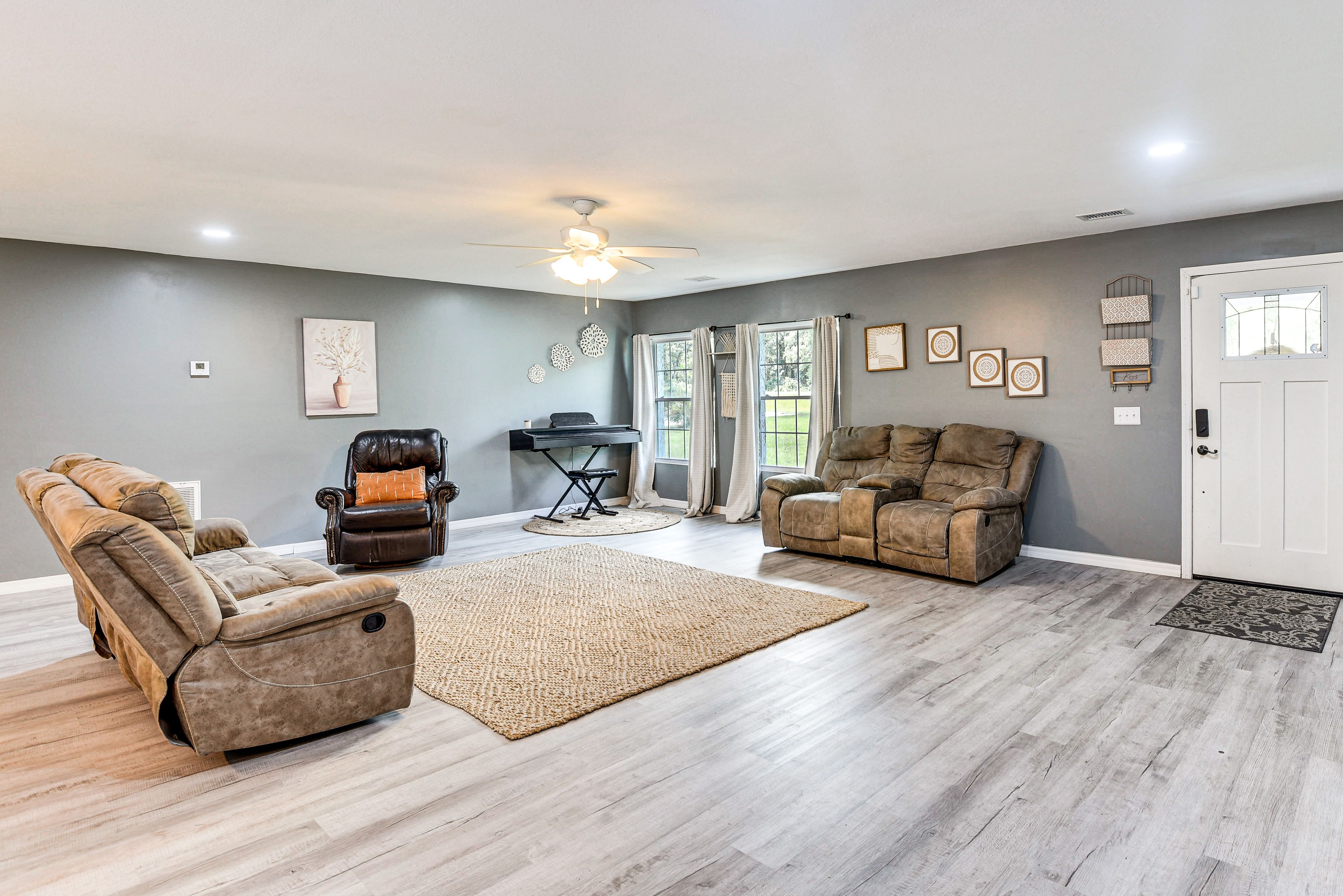 Living Room | Electric Piano