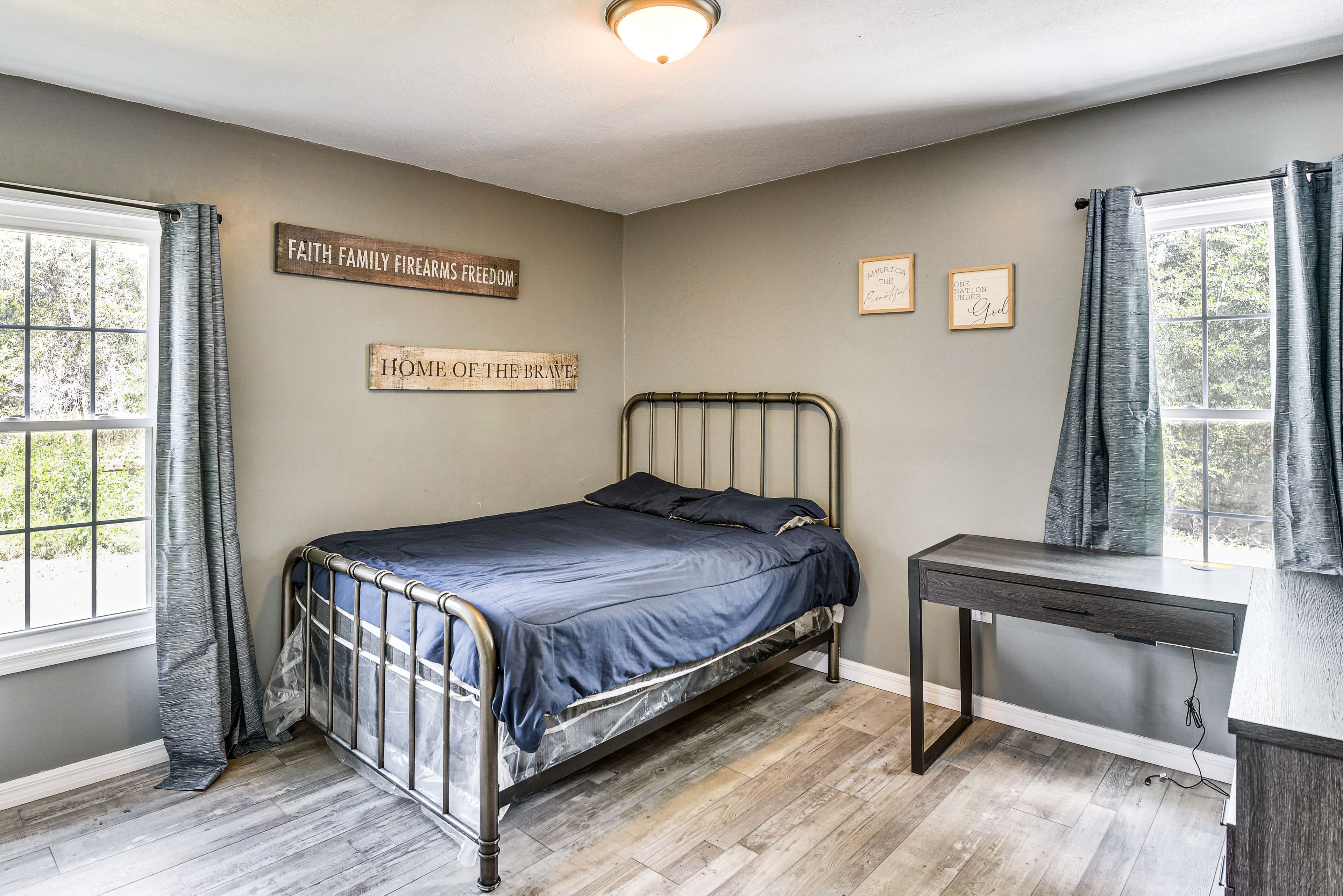 Bedroom 2 | Full Bed | Desk Workspace