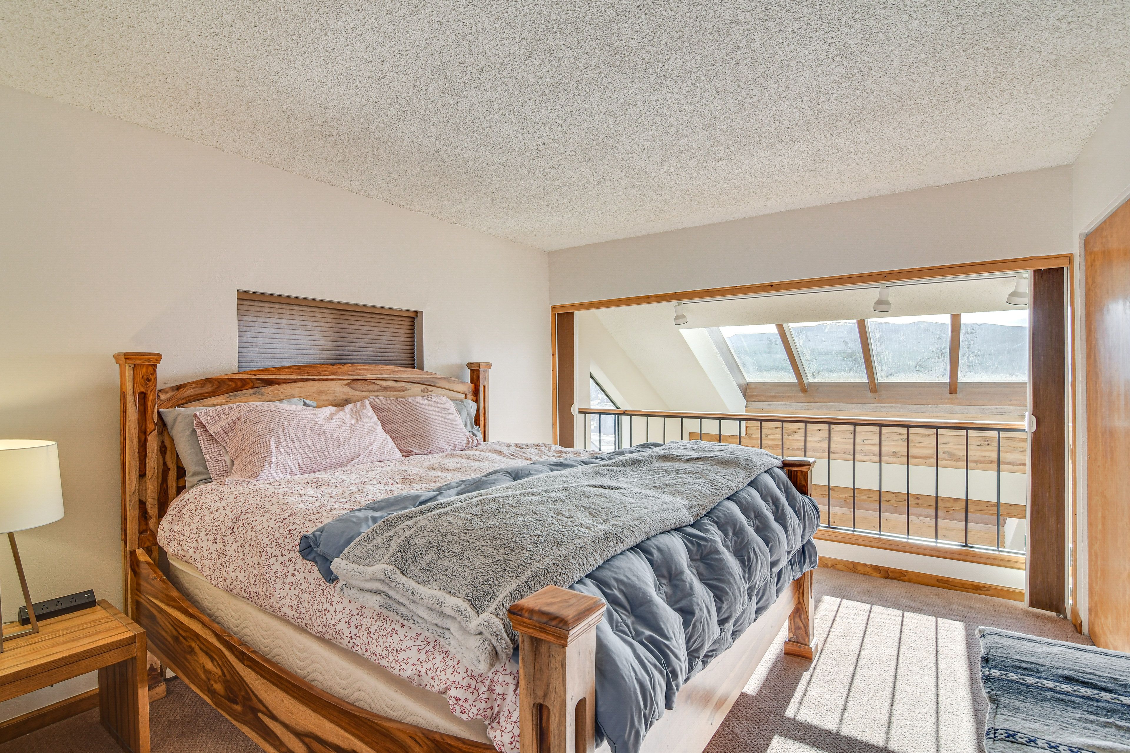 Bedroom 2 | King Bed | 4th Floor