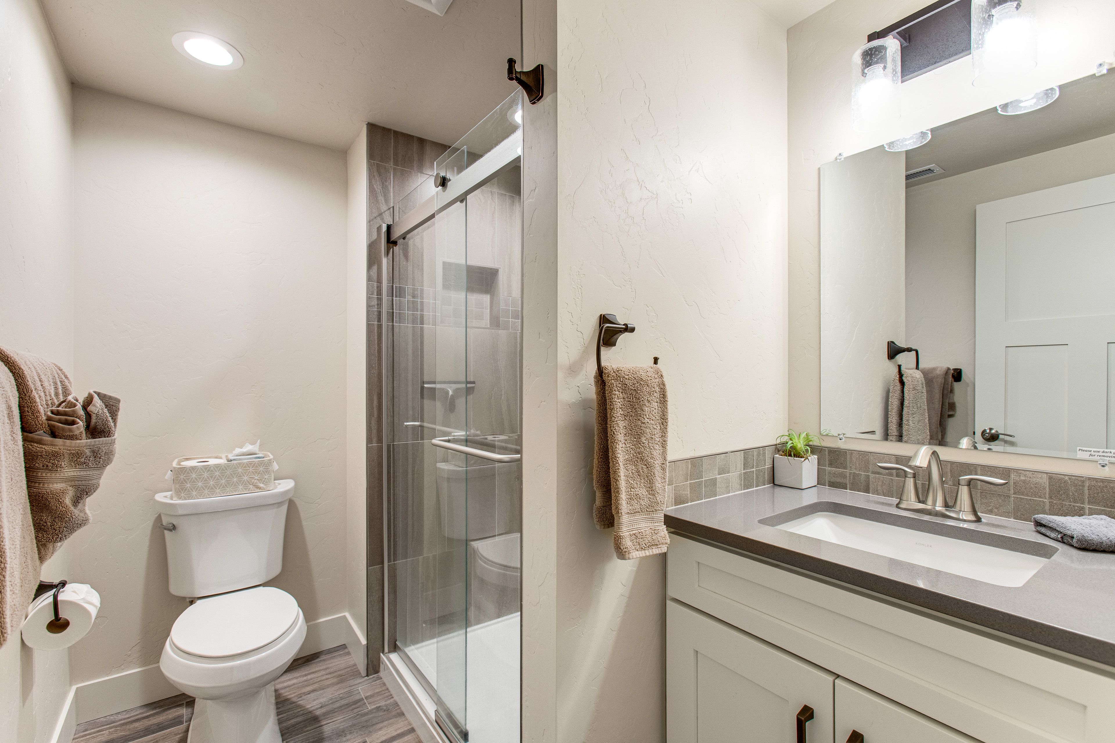 Full Bathroom | 1st Level