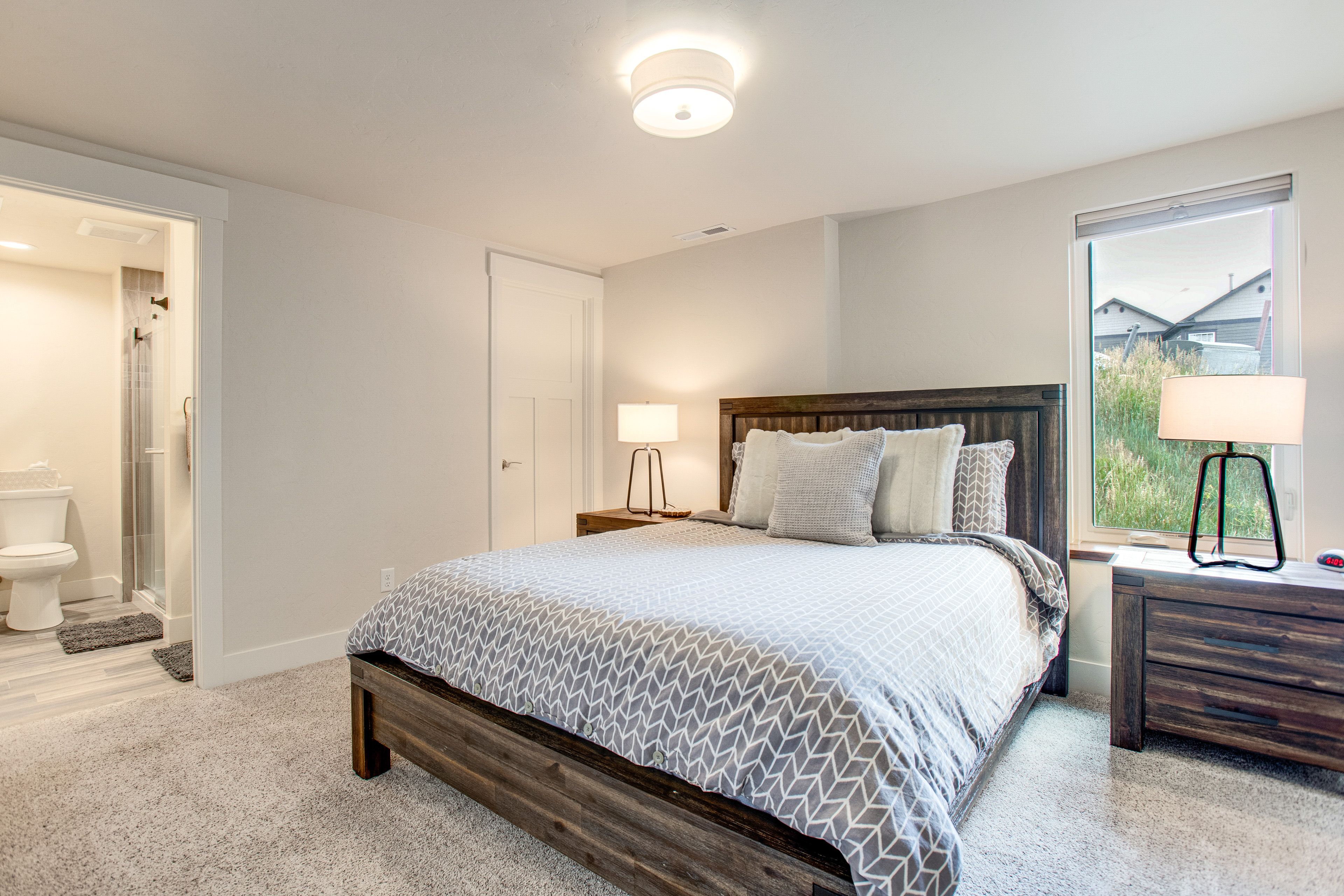 Bedroom 1 | Queen Bed | 1st Level