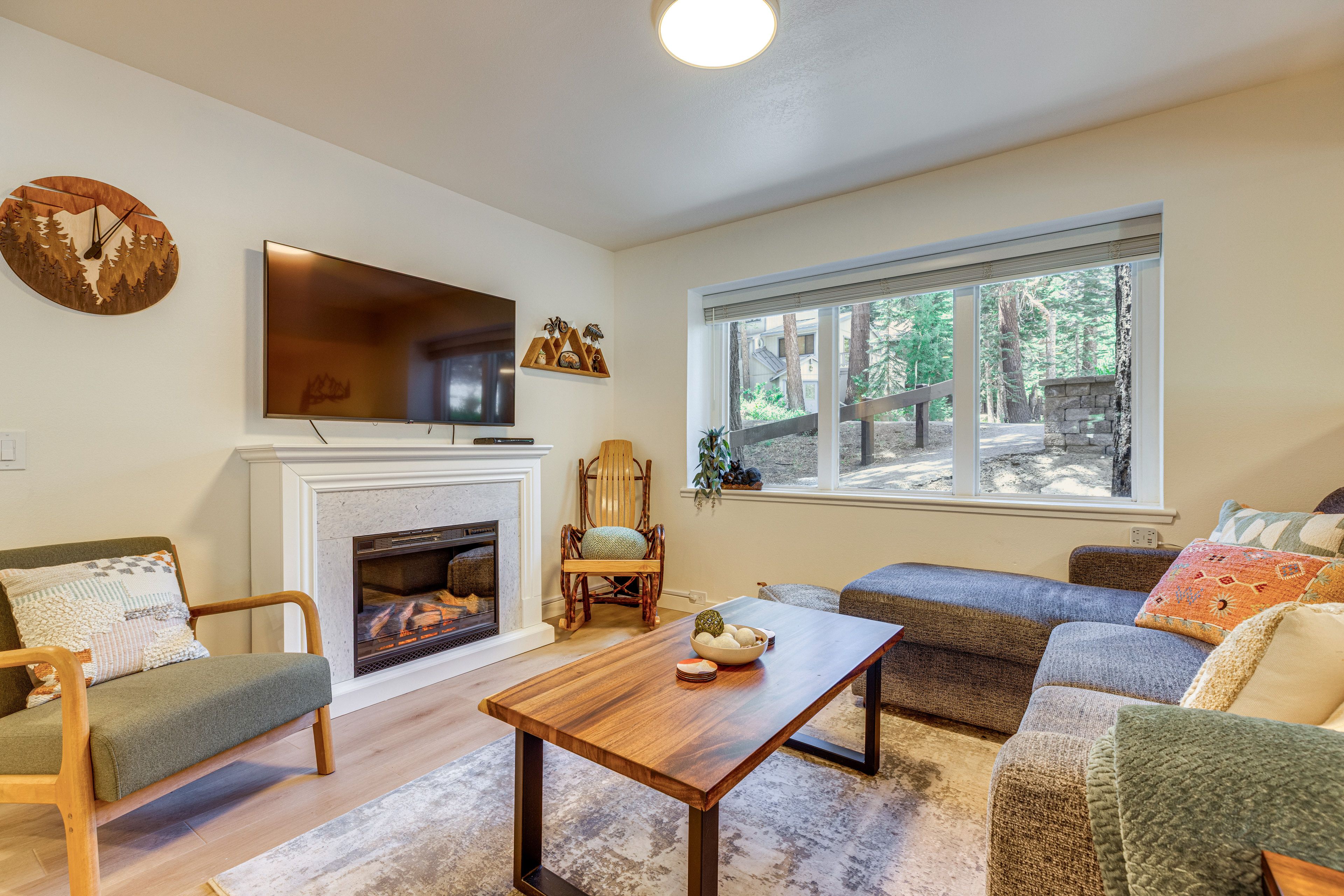 Mammoth Lakes Vacation Rental | Studio | 1BA | 3 Steps Required | 564 Sq Ft
