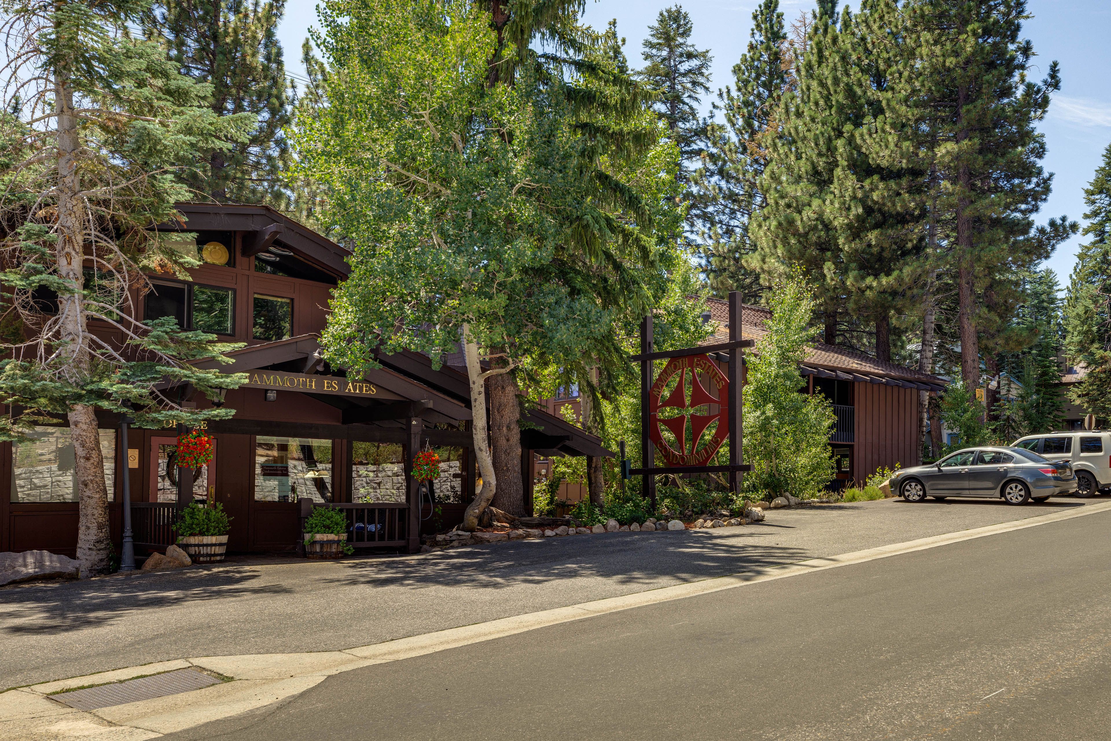 Parking | Community Lot (1 Vehicle)