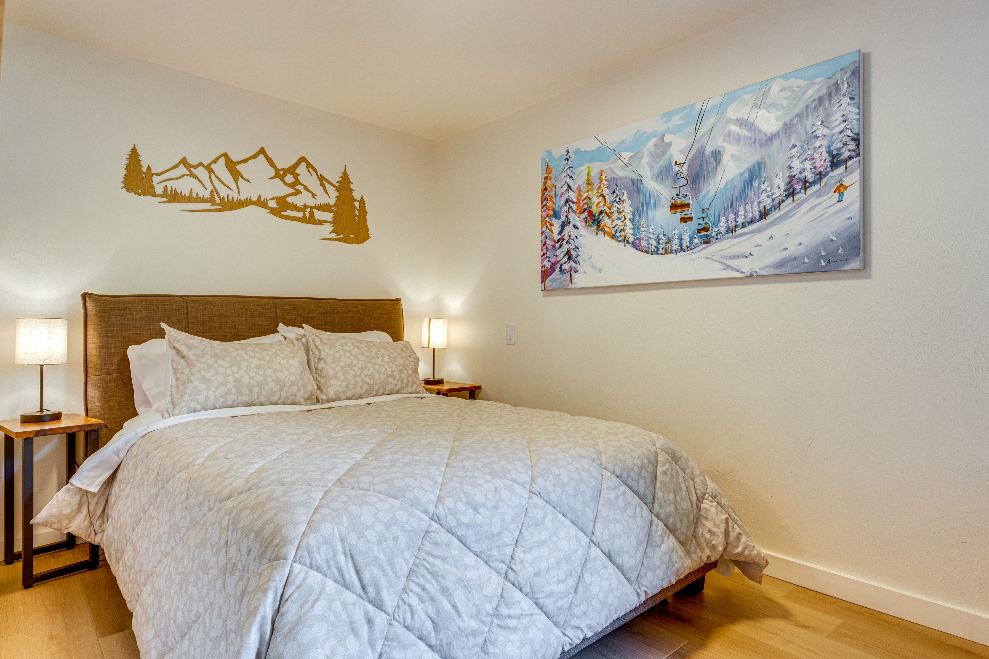 Studio | Queen Bed