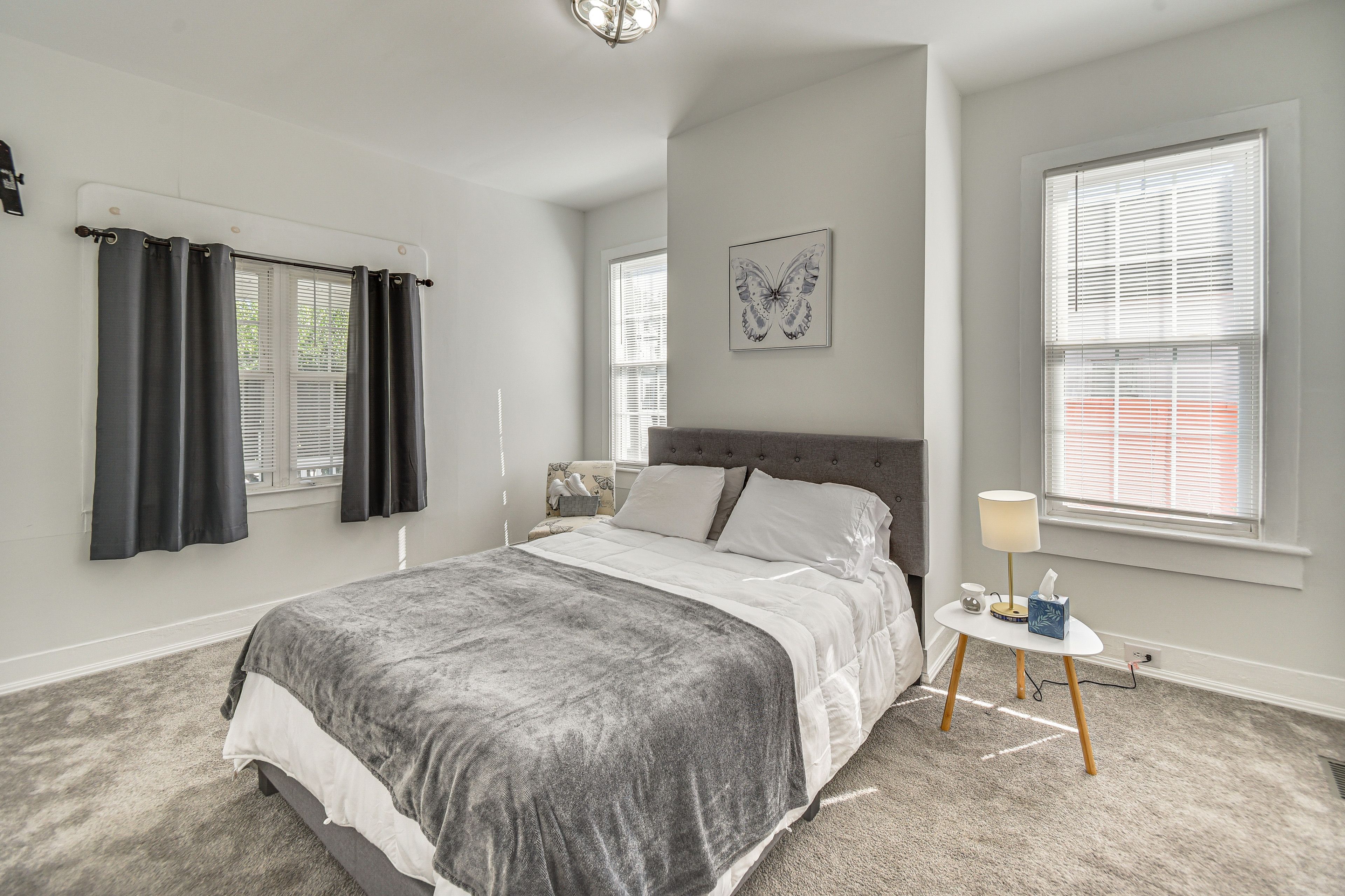 Bedroom 1 | Queen Bed | Linens Provided | 1st Floor