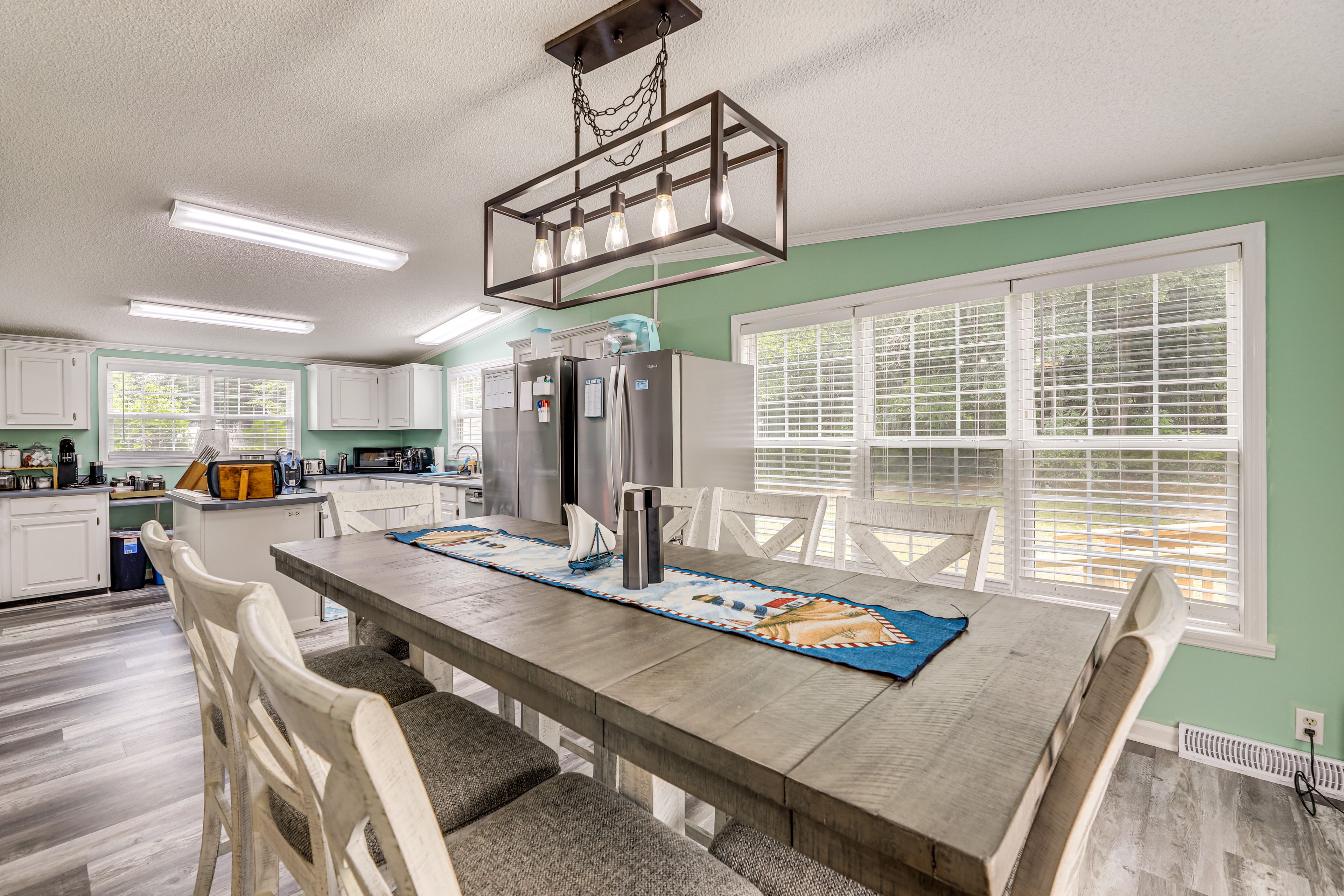 Kitchen | Dishware & Flatware | Coffee/Wine Bar w/ Keurig | Air Fryer