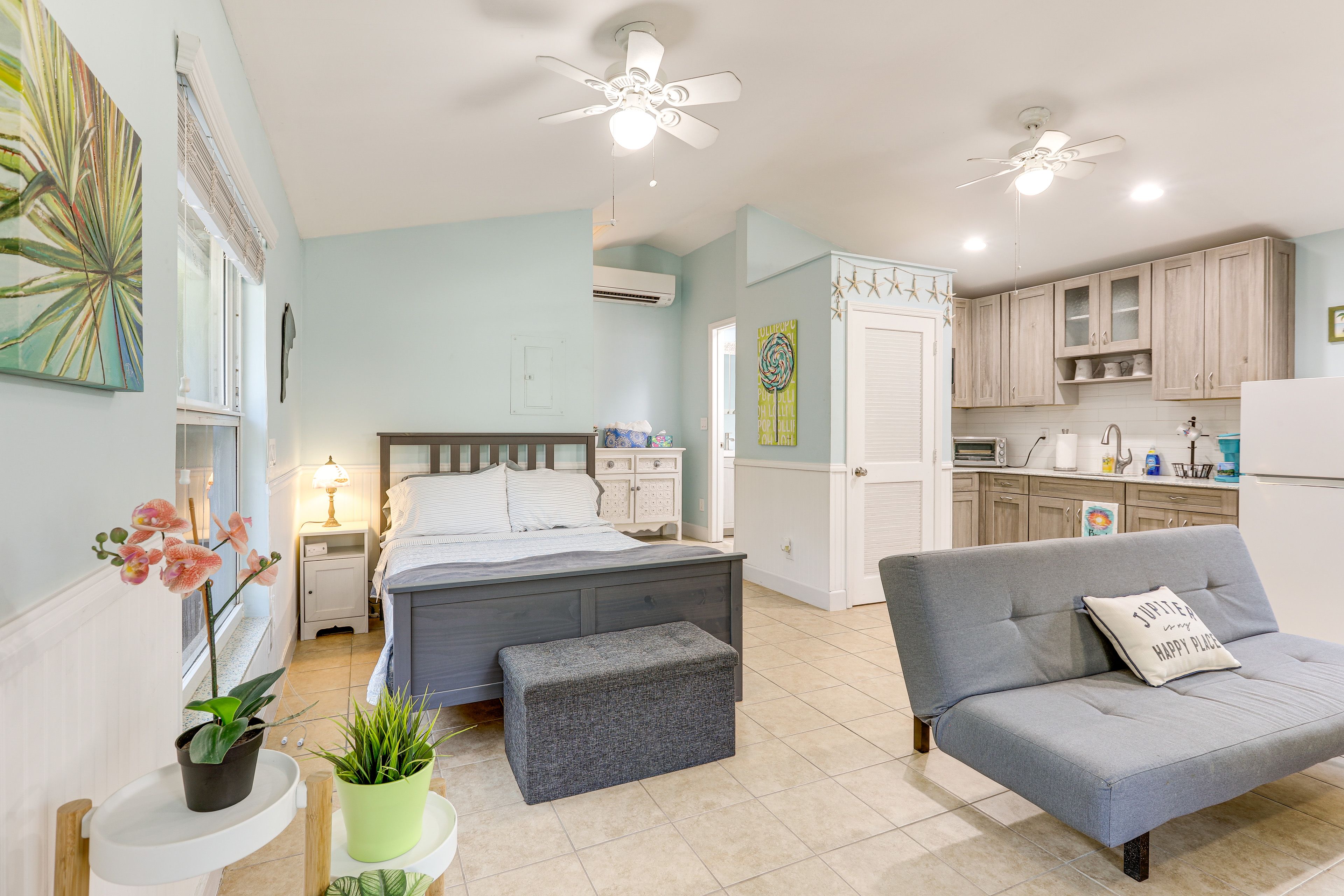 Studio | Full Bed | Linens Provided