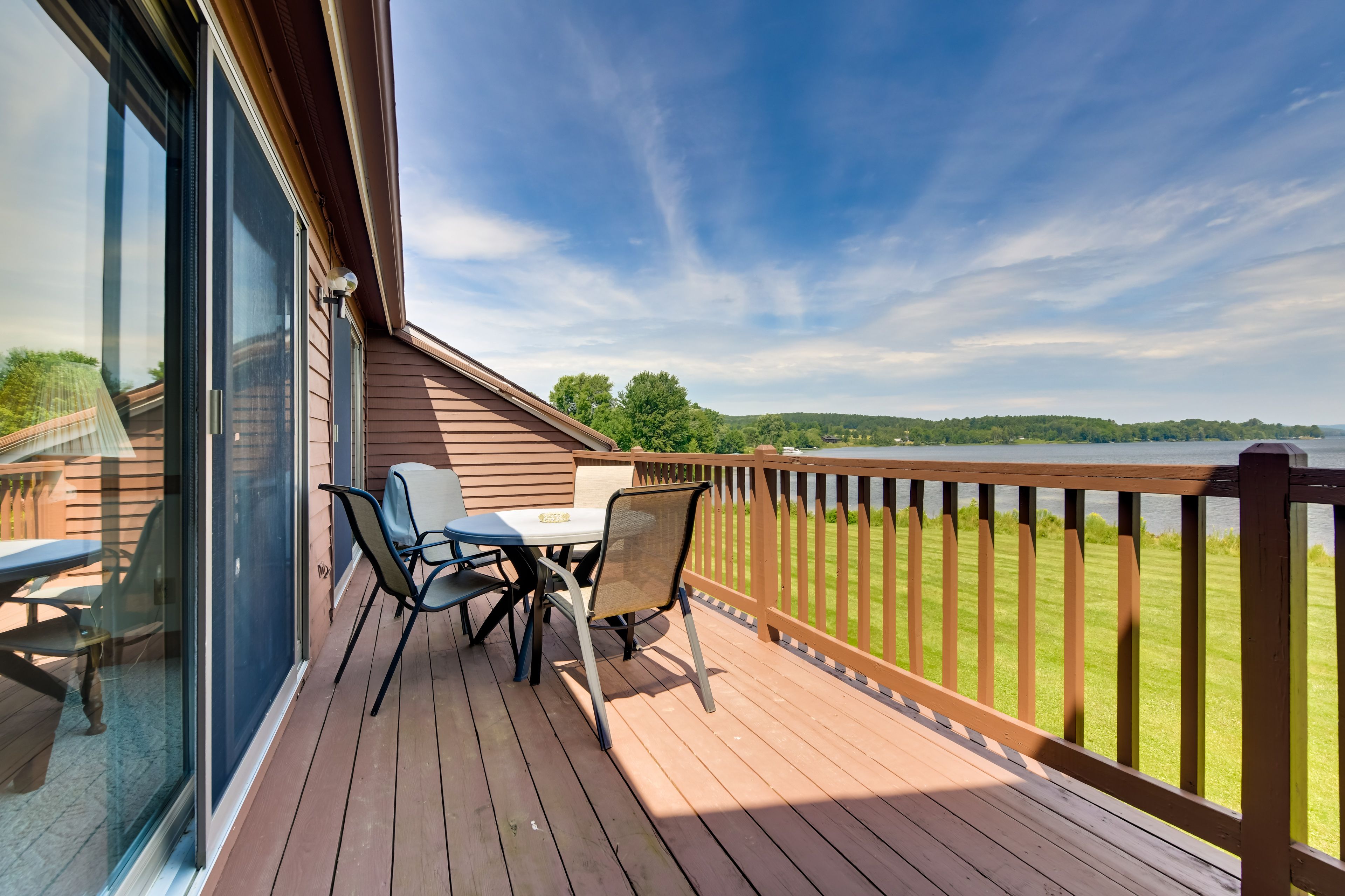 Balcony | Outdoor Dining Area | Electric Grill