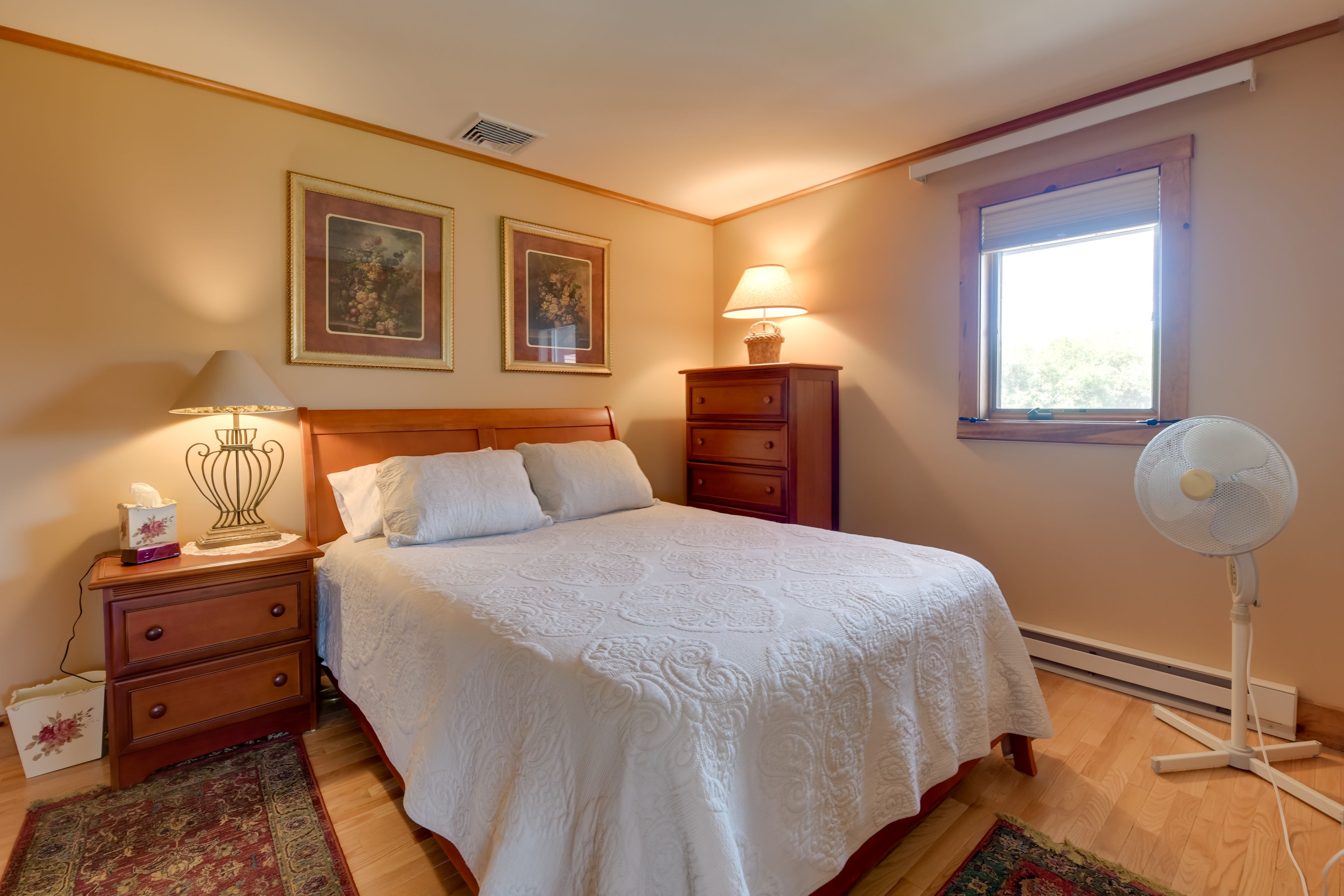 Bedroom 1 | Queen Bed