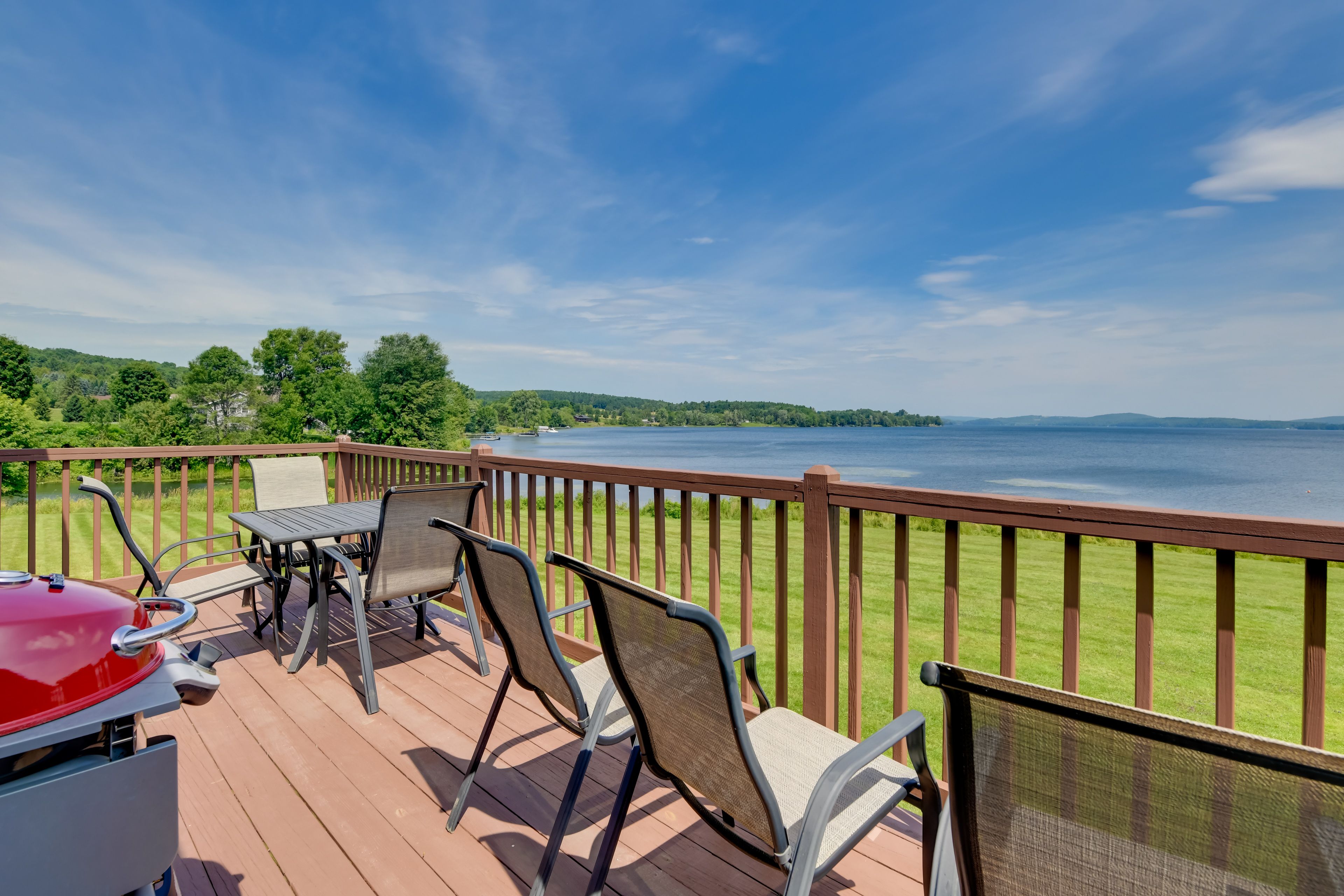 Balcony | Outdoor Dining Area | Electric Grill