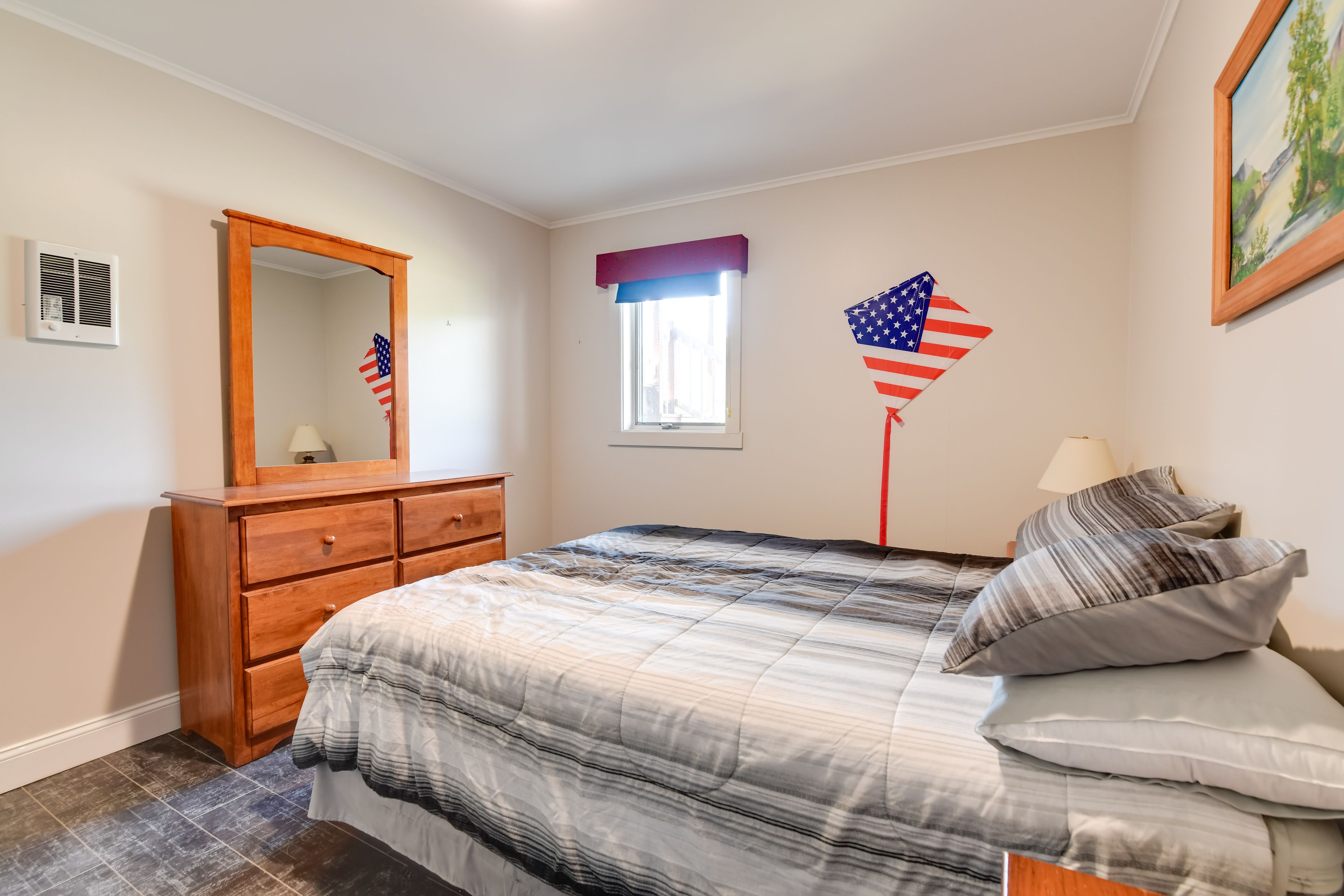 Bedroom 1 | Queen Bed