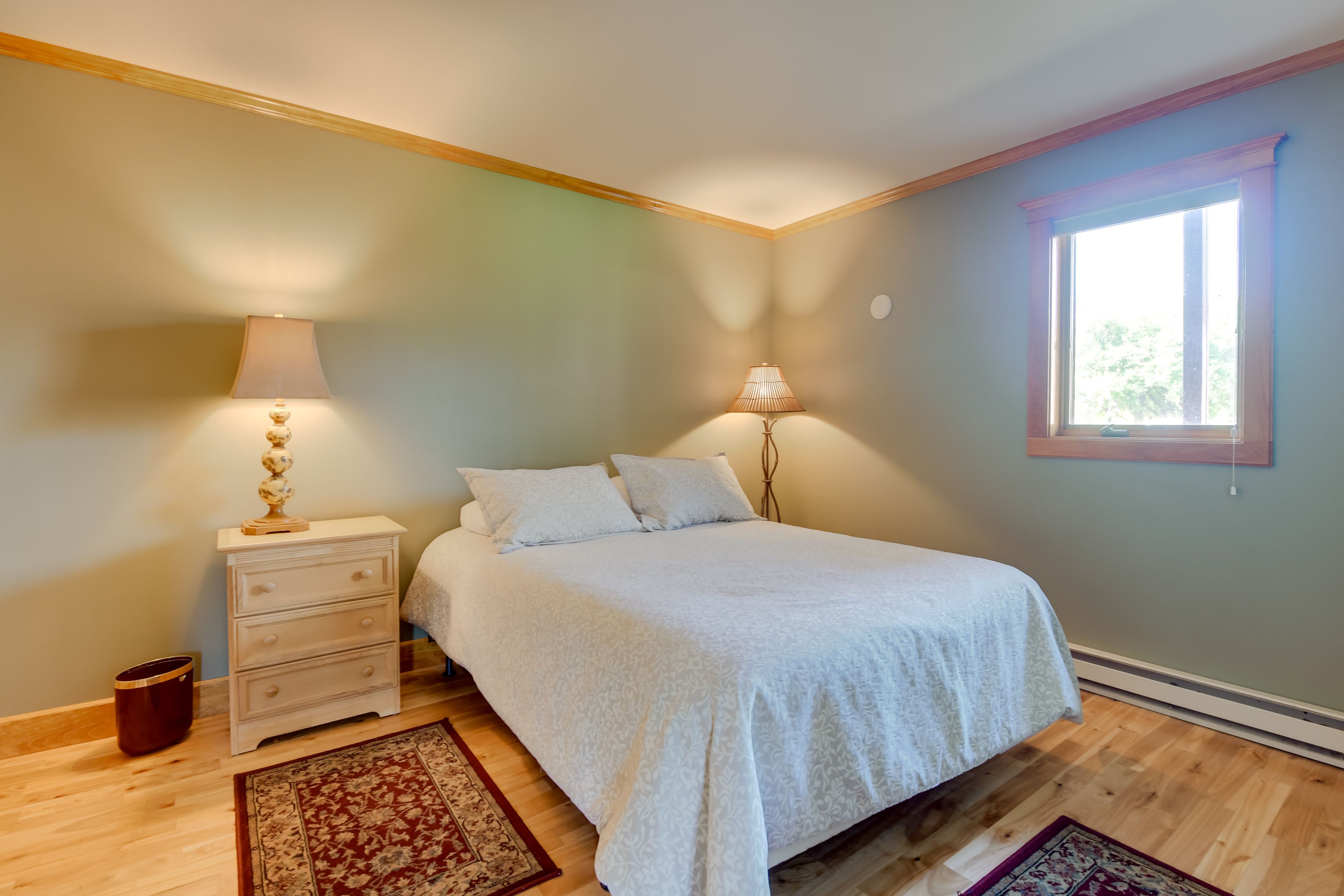 Bedroom 1 | Queen Bed