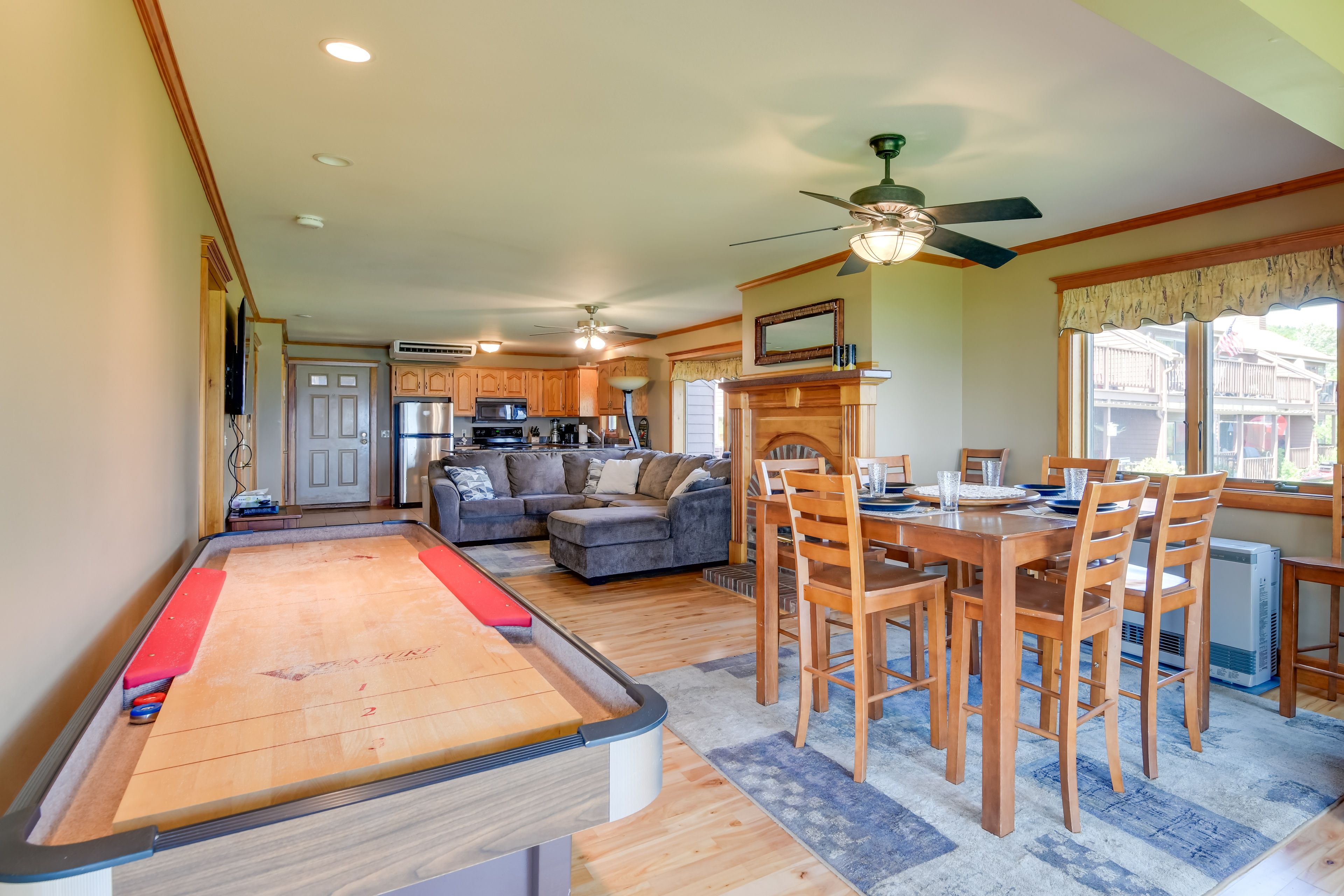 Shuffleboard | Dining Area