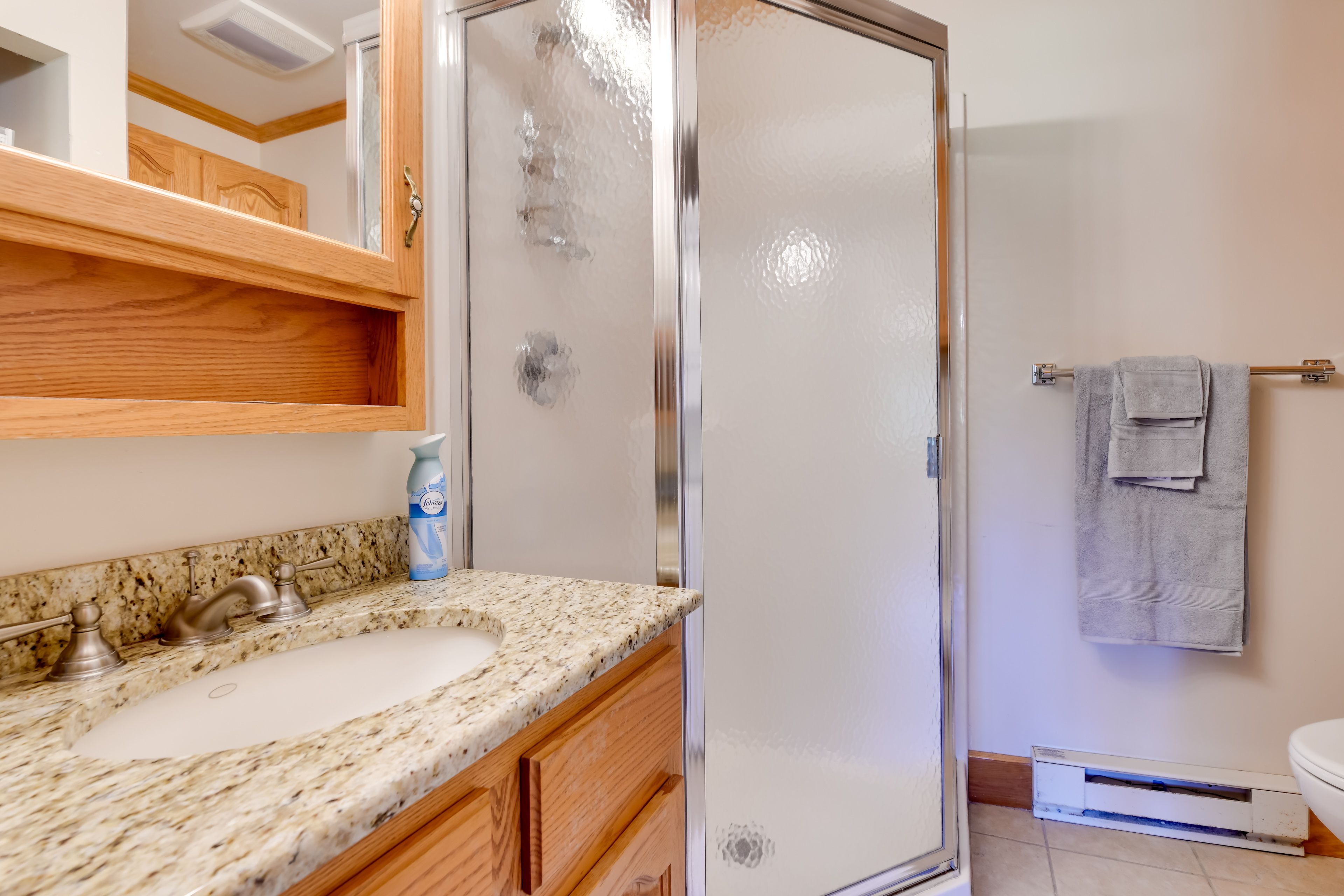 Full Bathroom | Washer & Dryer