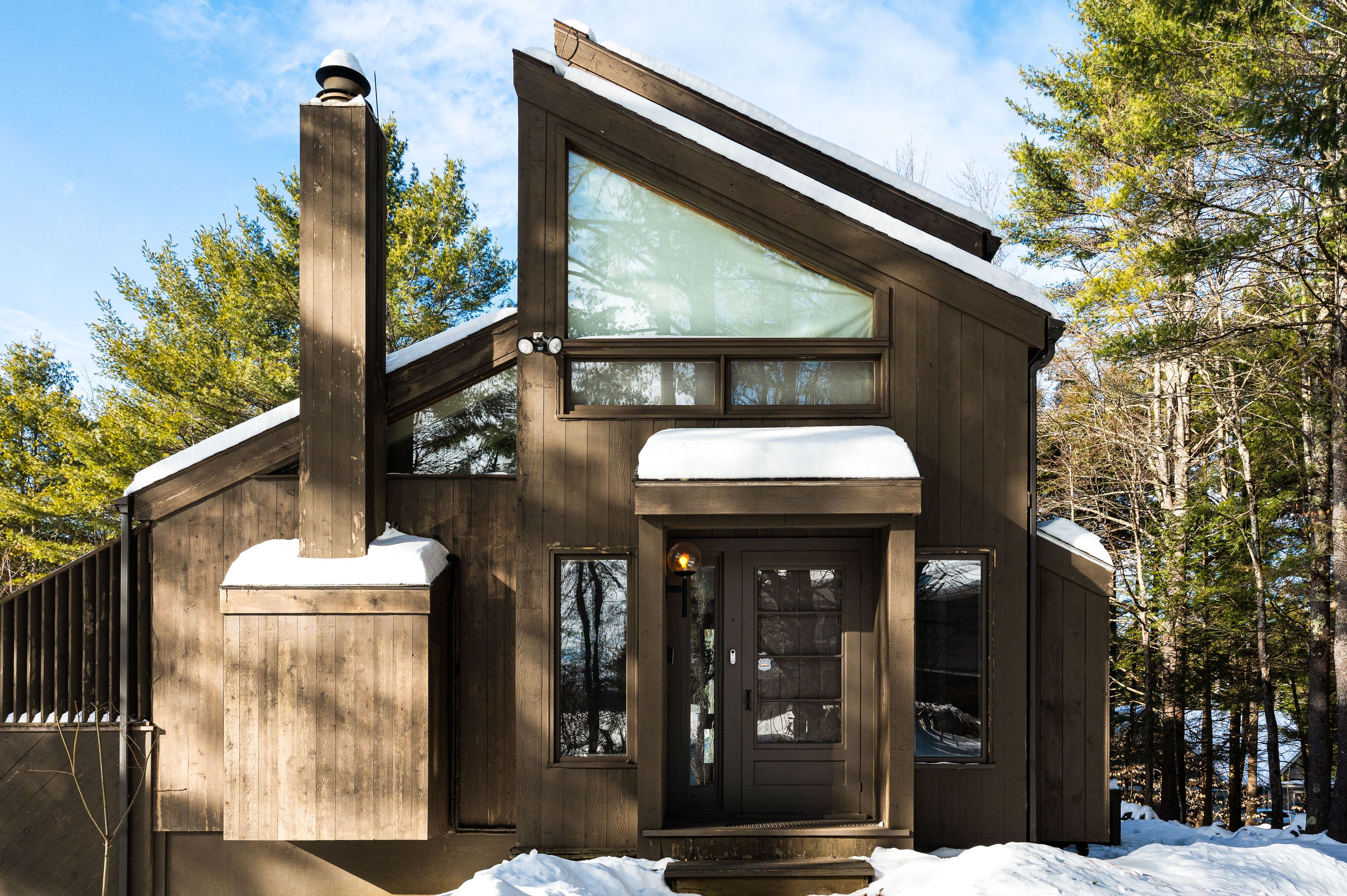 Exterior | Driveway (6 Vehicles)