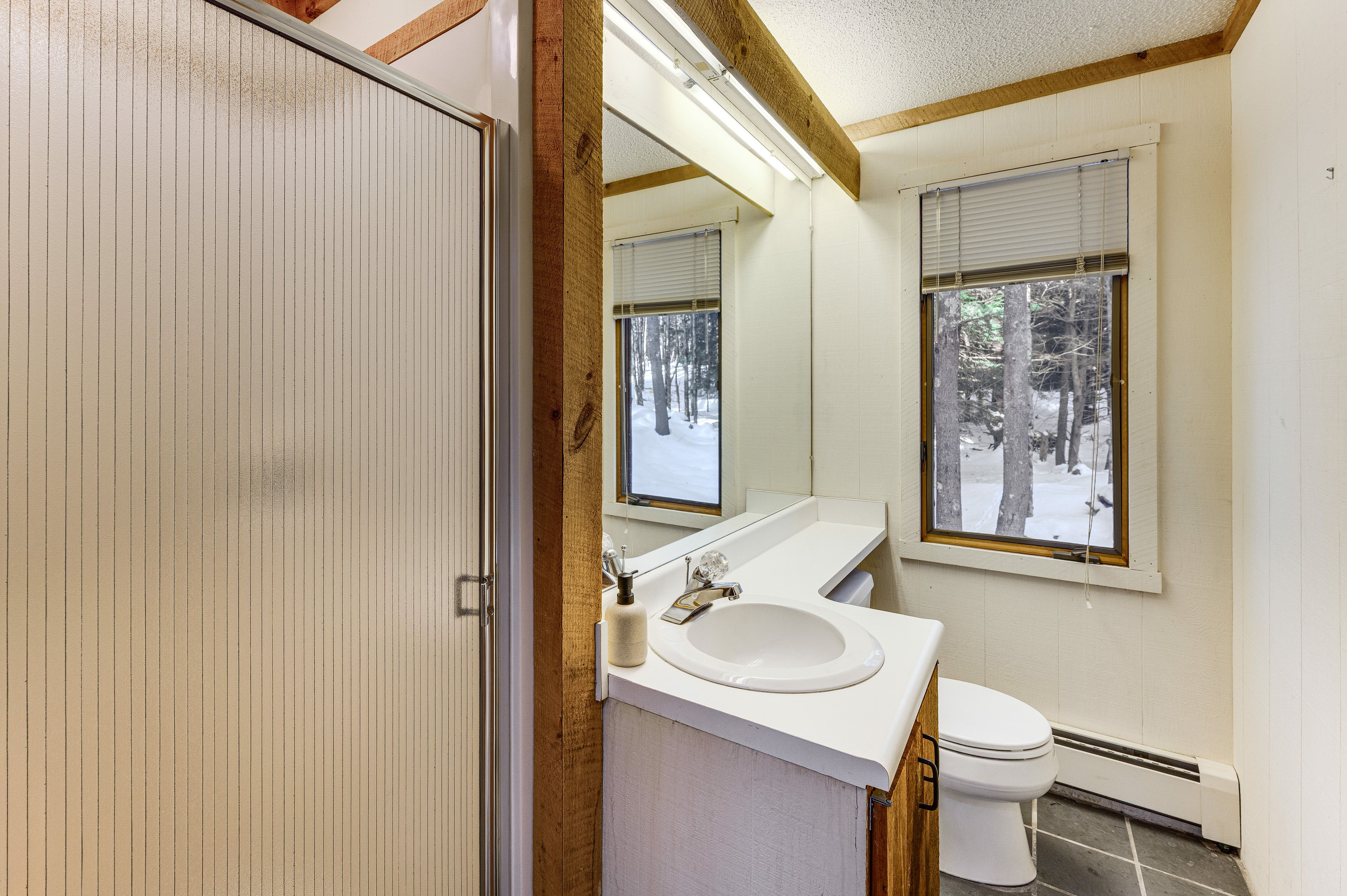 Bathroom | Main Floor