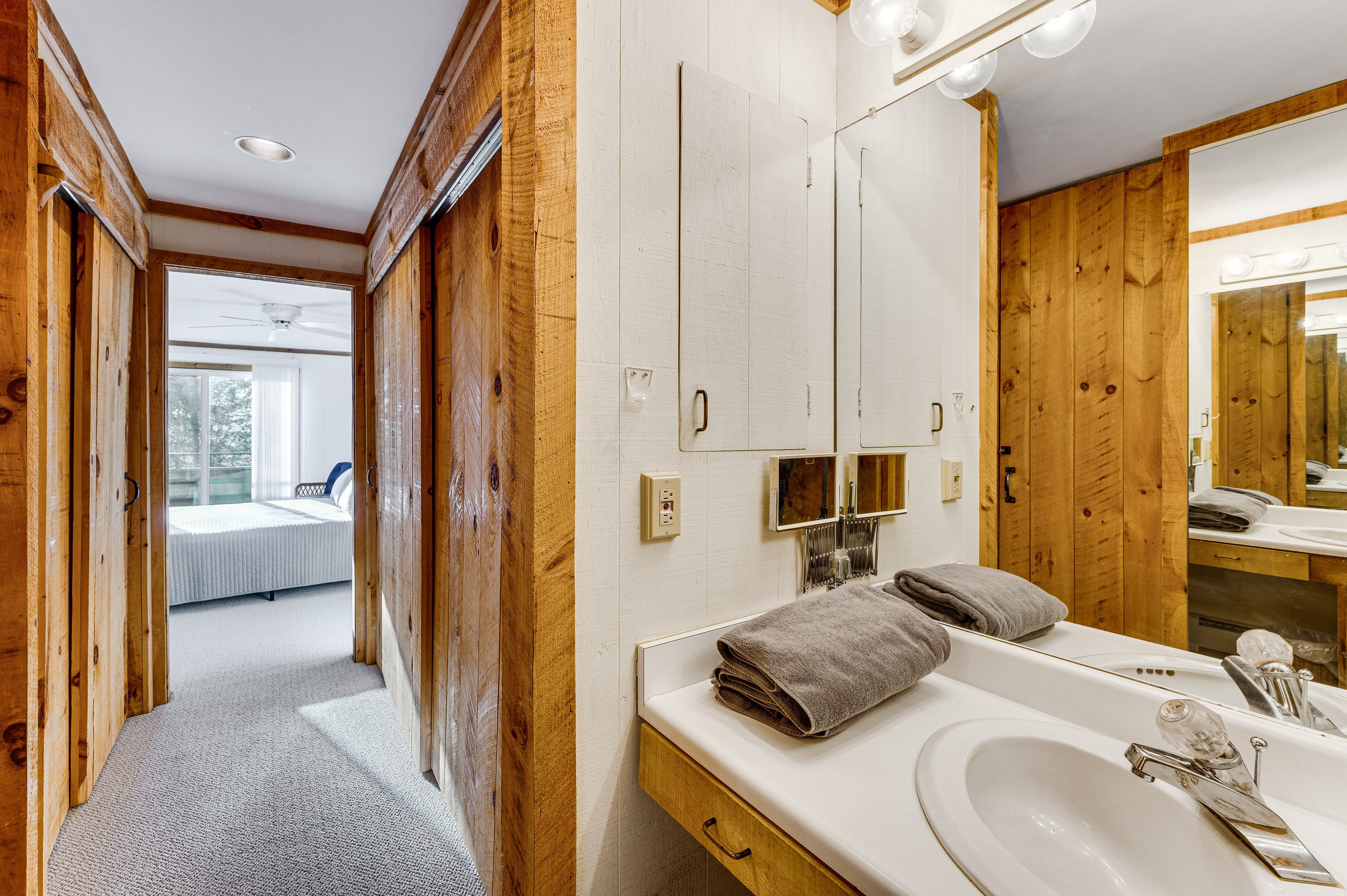 Bathroom | Upper Floor