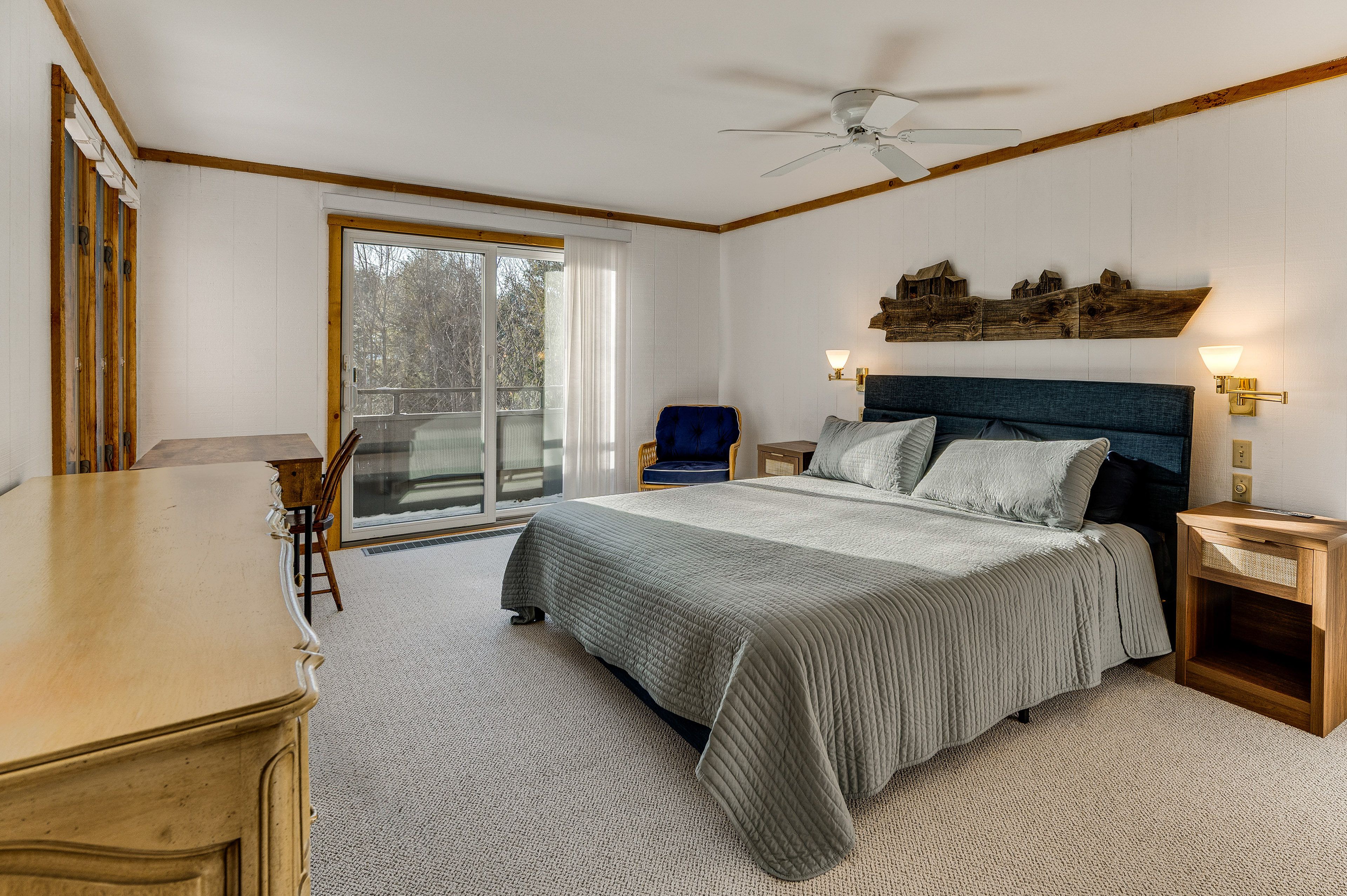 Bedroom 1 | King Bed | Main Floor