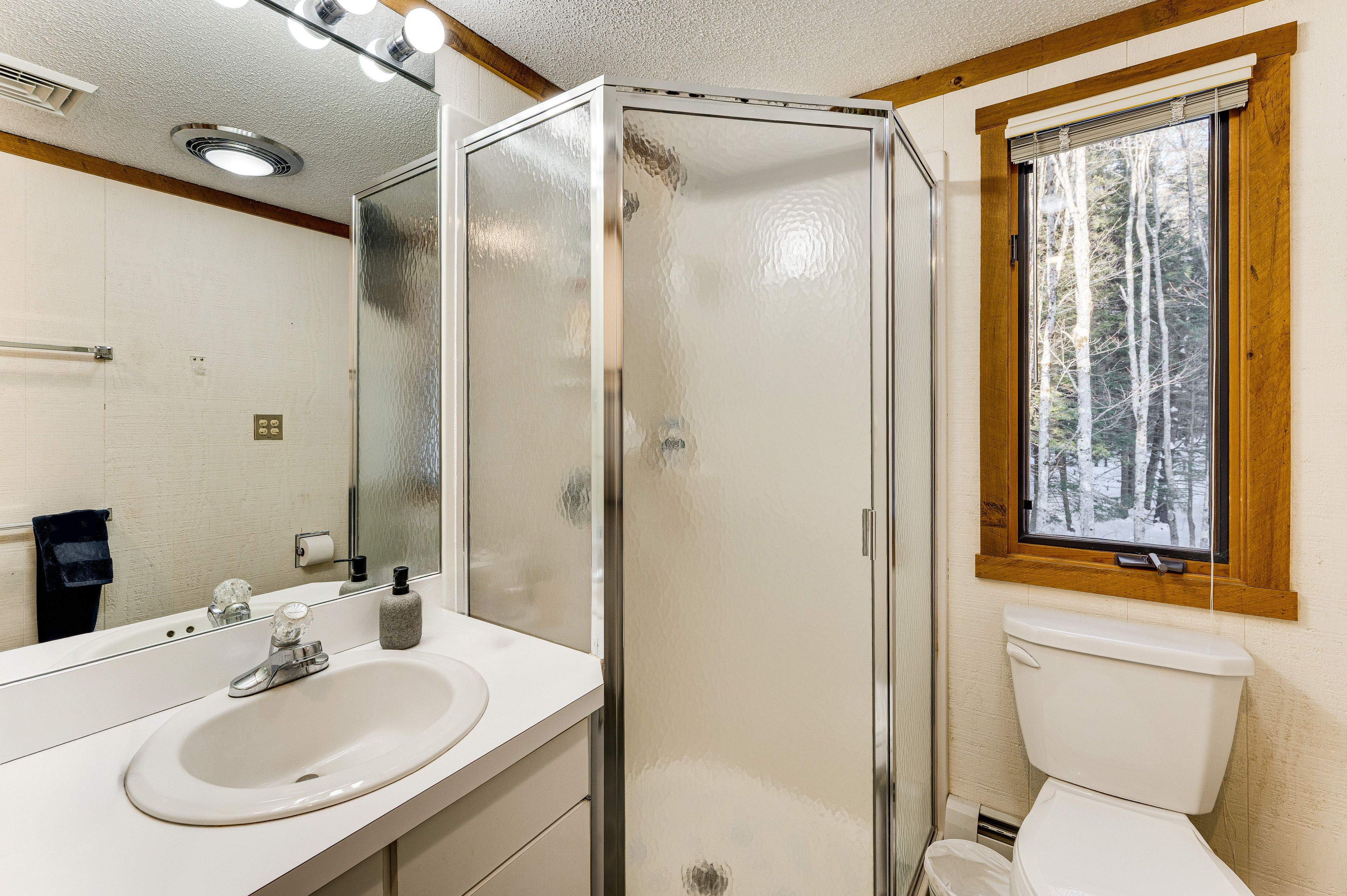 Bathroom | Upper Floor