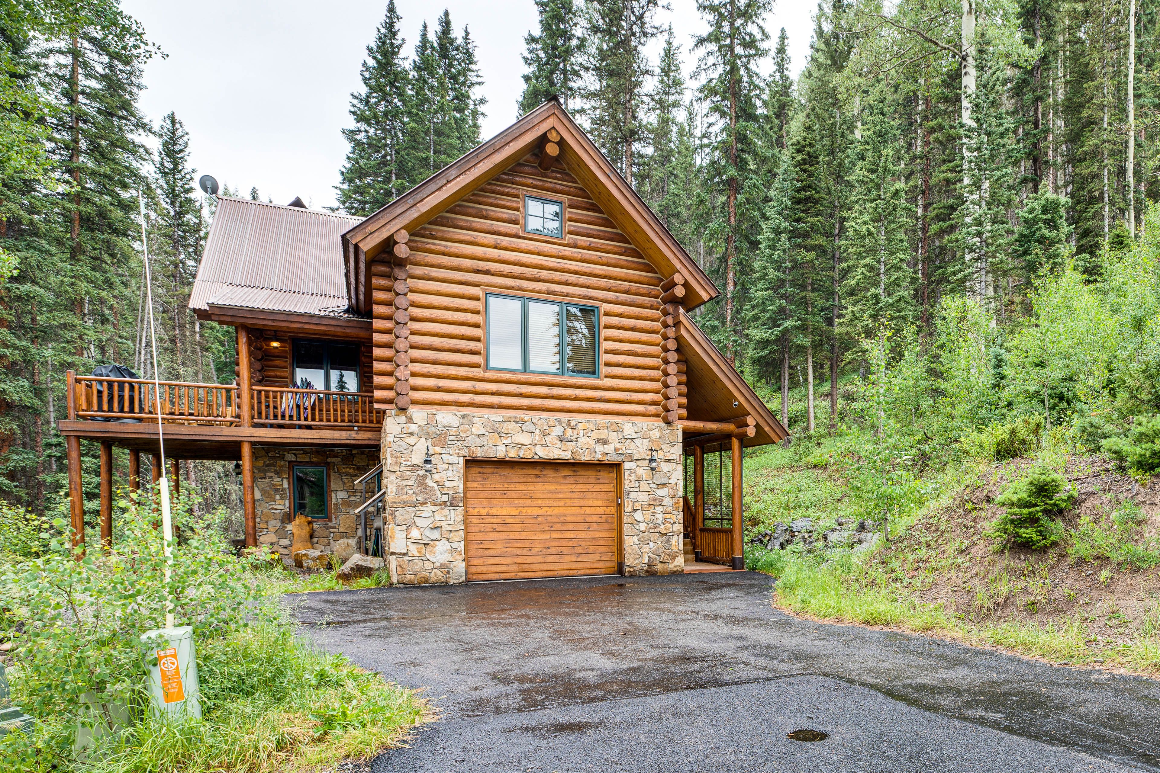 Property Exterior | Driveway Parking (2 Vehicles)