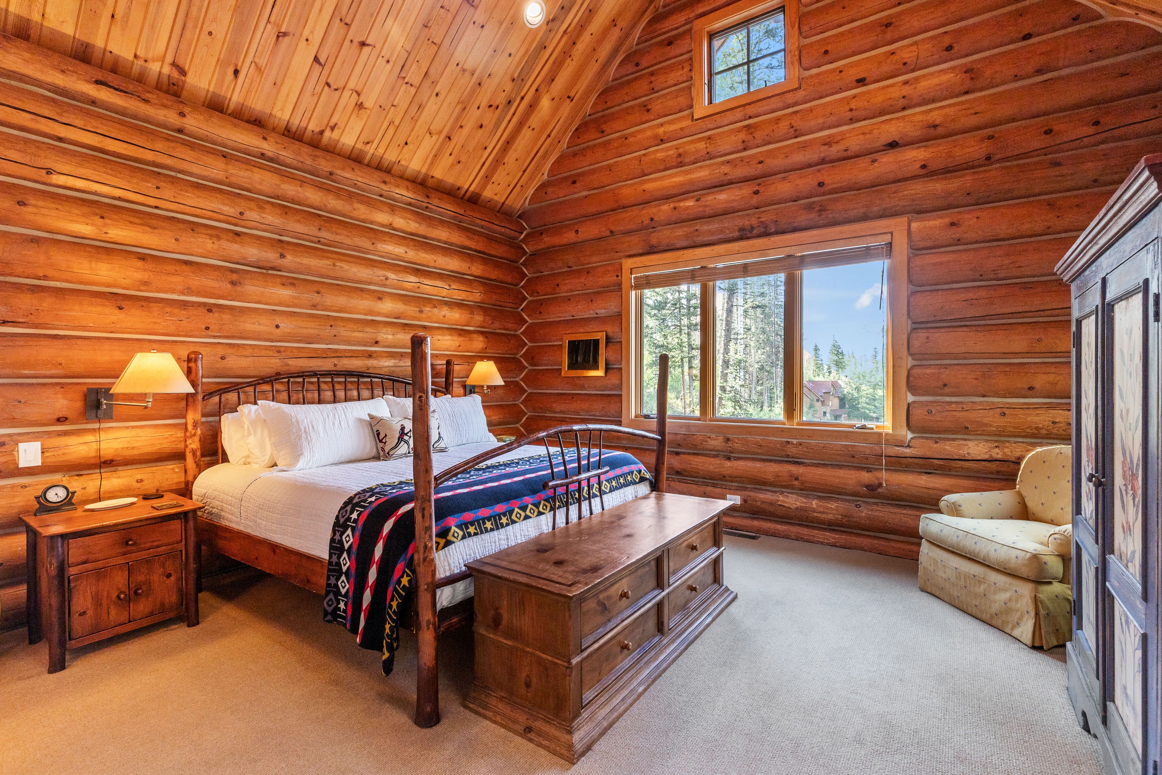 Bedroom 1 | Main Floor | King Bed | Linens Provided