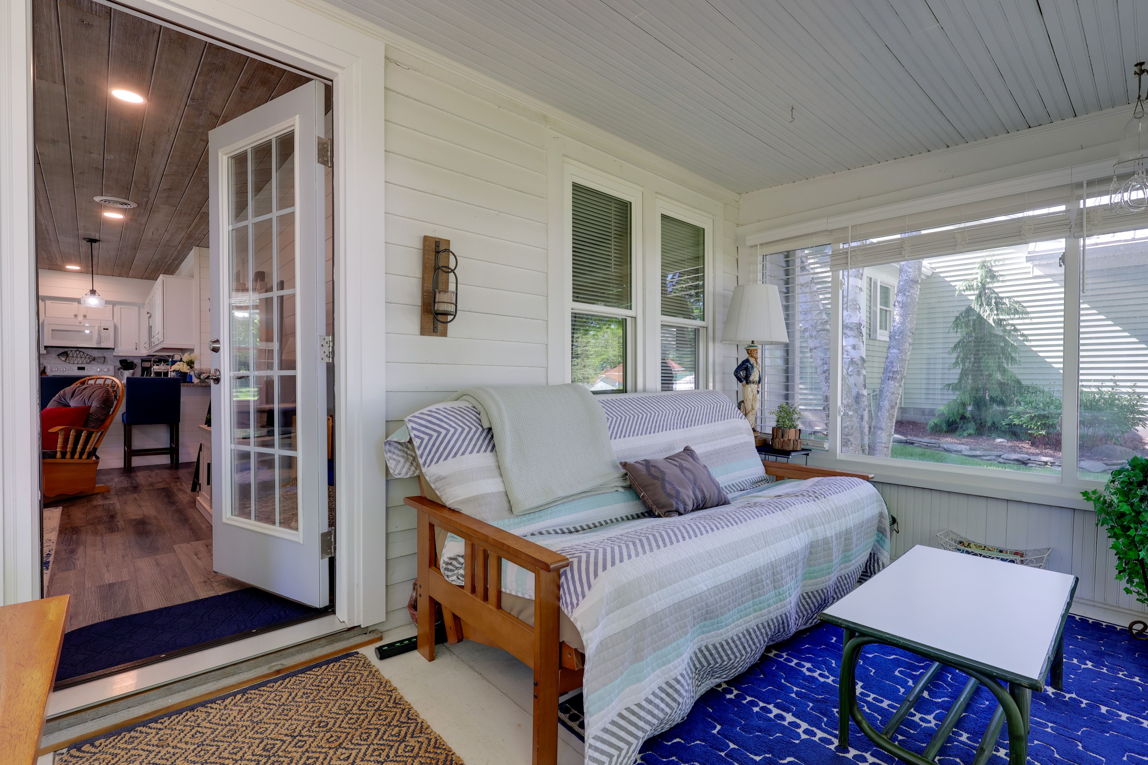 Sunroom | Full Bed | Full Futon