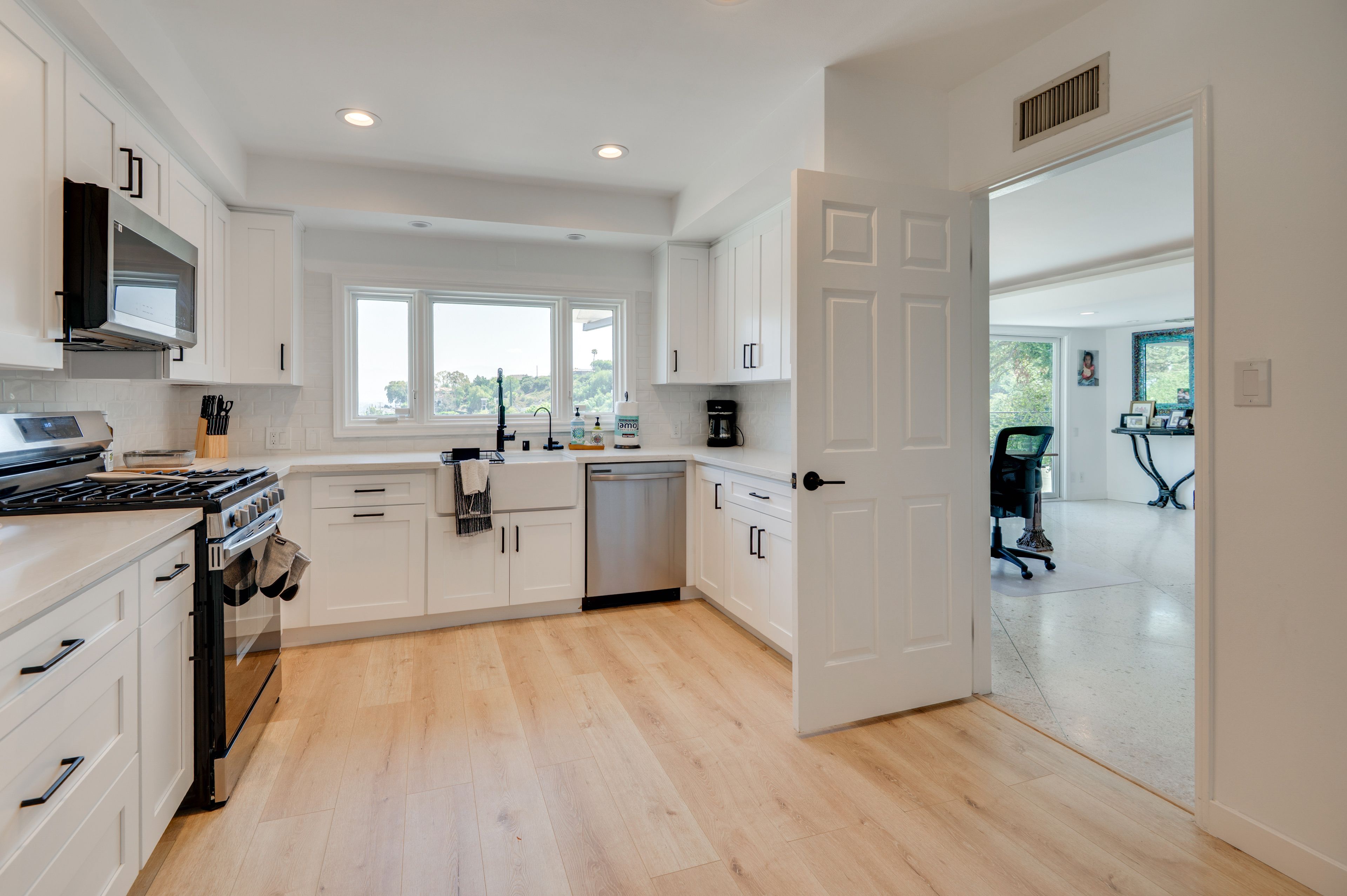 Kitchen | Keurig | Toaster | Trash Bags & Paper Towels