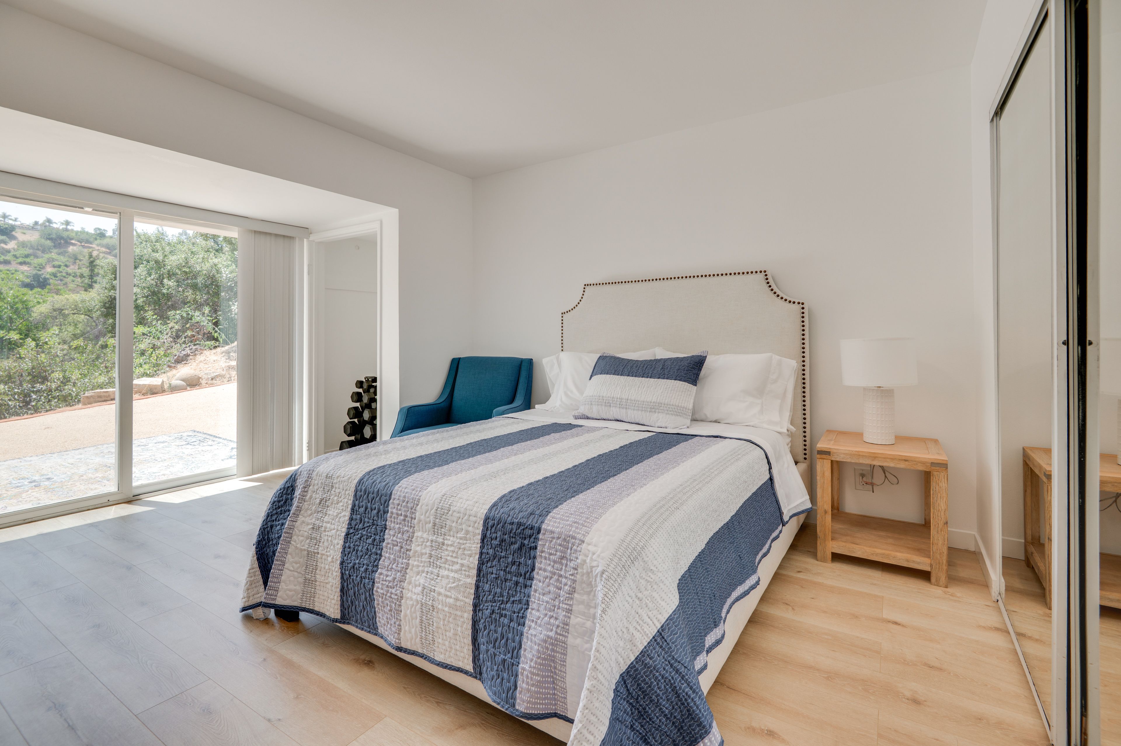 Bedroom 3 | Queen Bed | Weights | Push-Up Bars | Yoga Mat