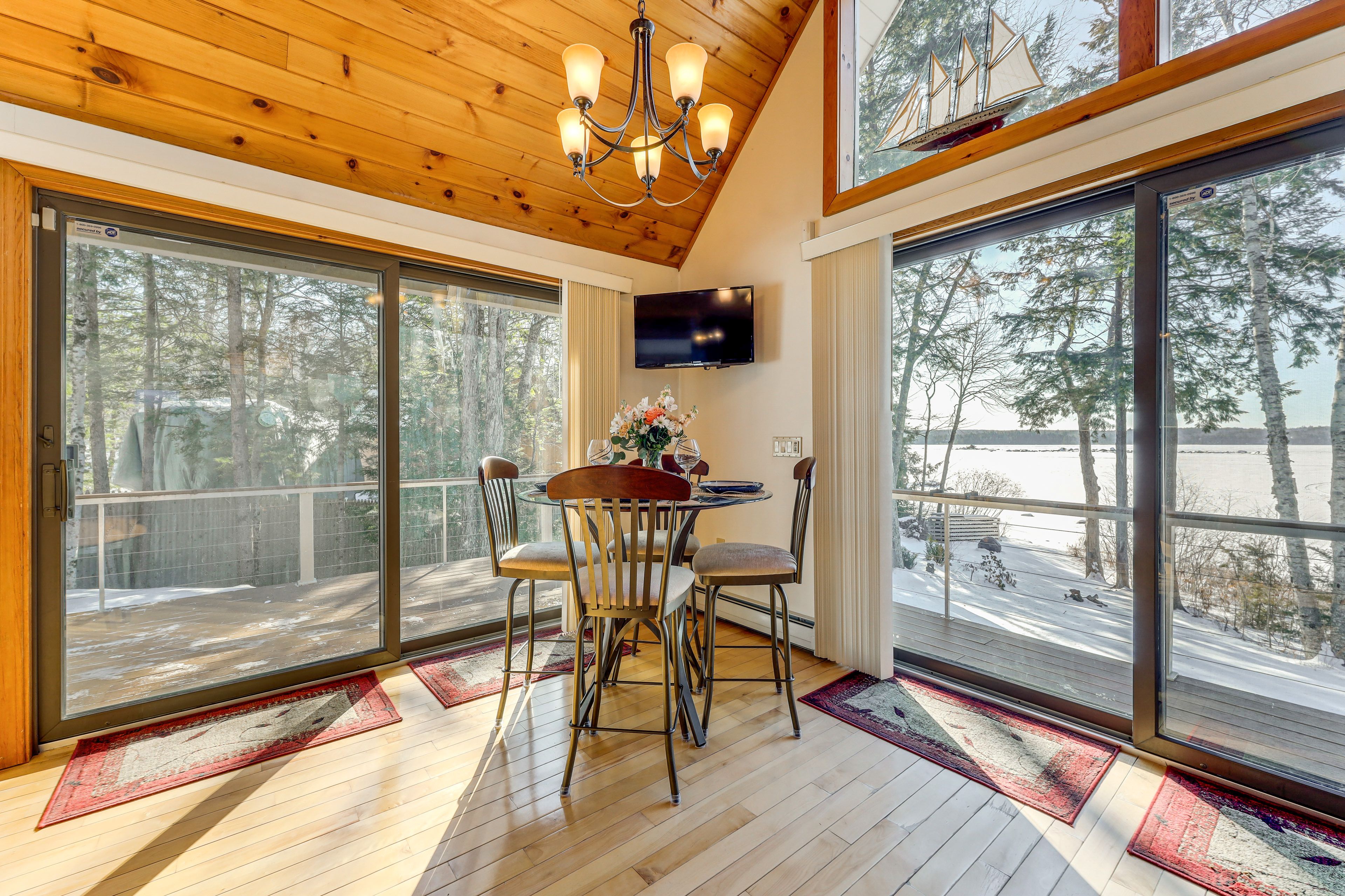 Dining Area | Dishes & Flatware Provided | Main Level