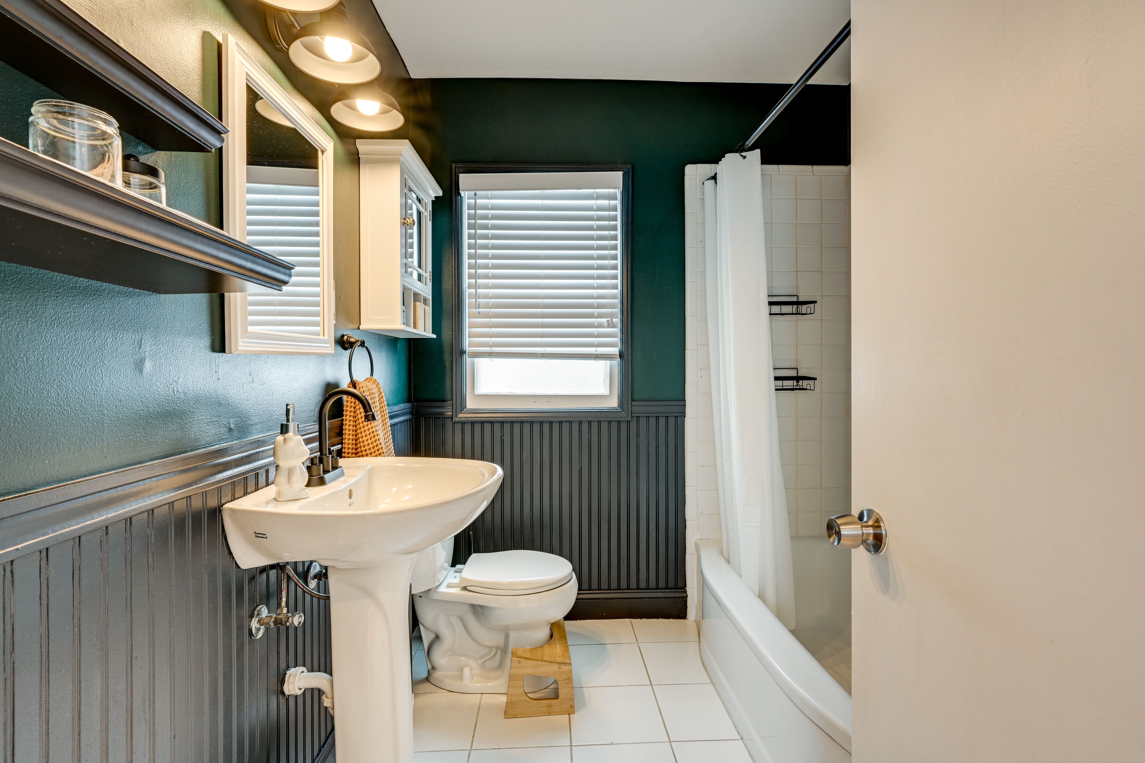 Full Bath | 1st Floor