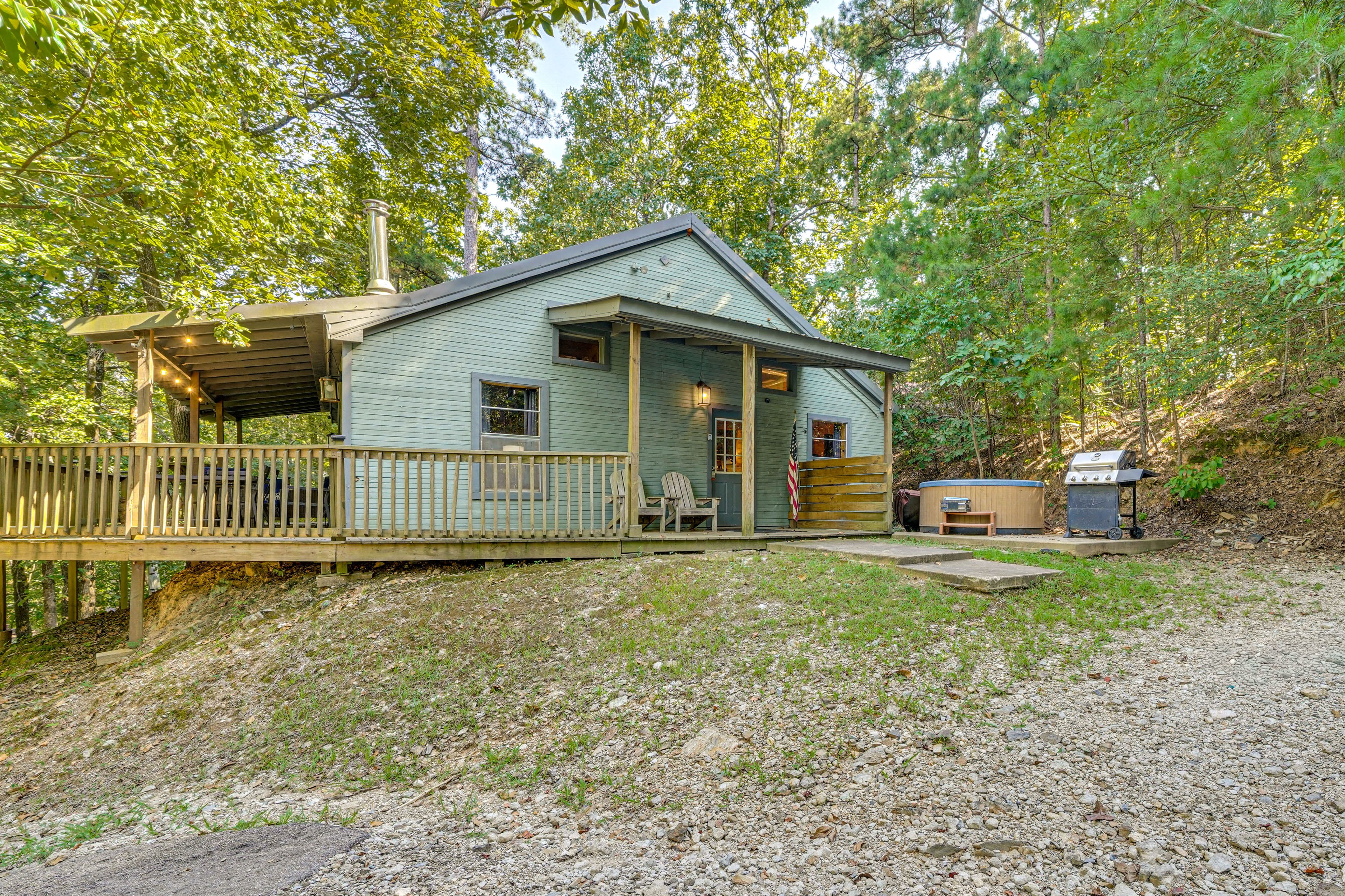 Exterior | Parking | Driveway (2 Vehicles)