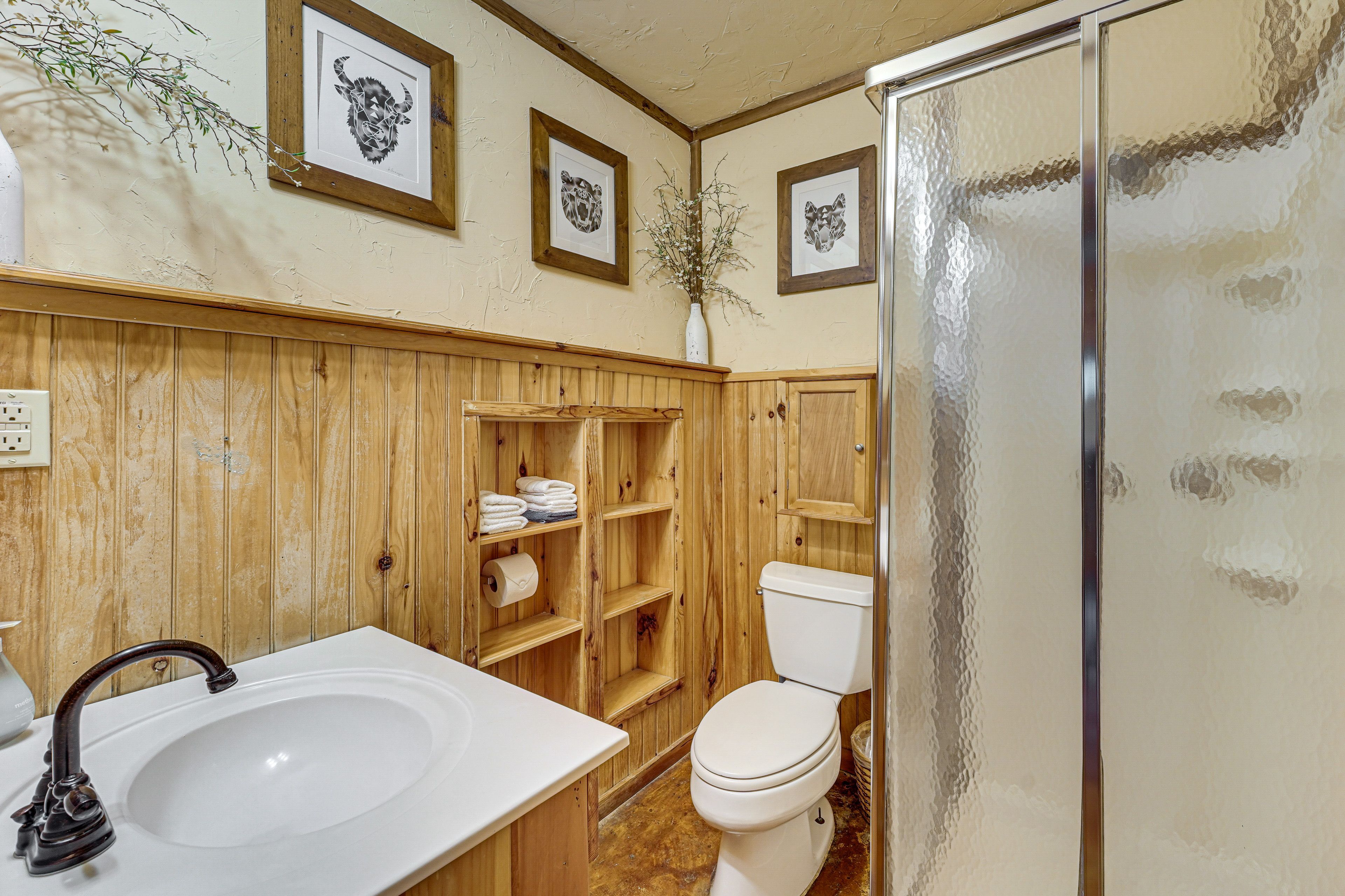 Full Bathroom | 1st Floor