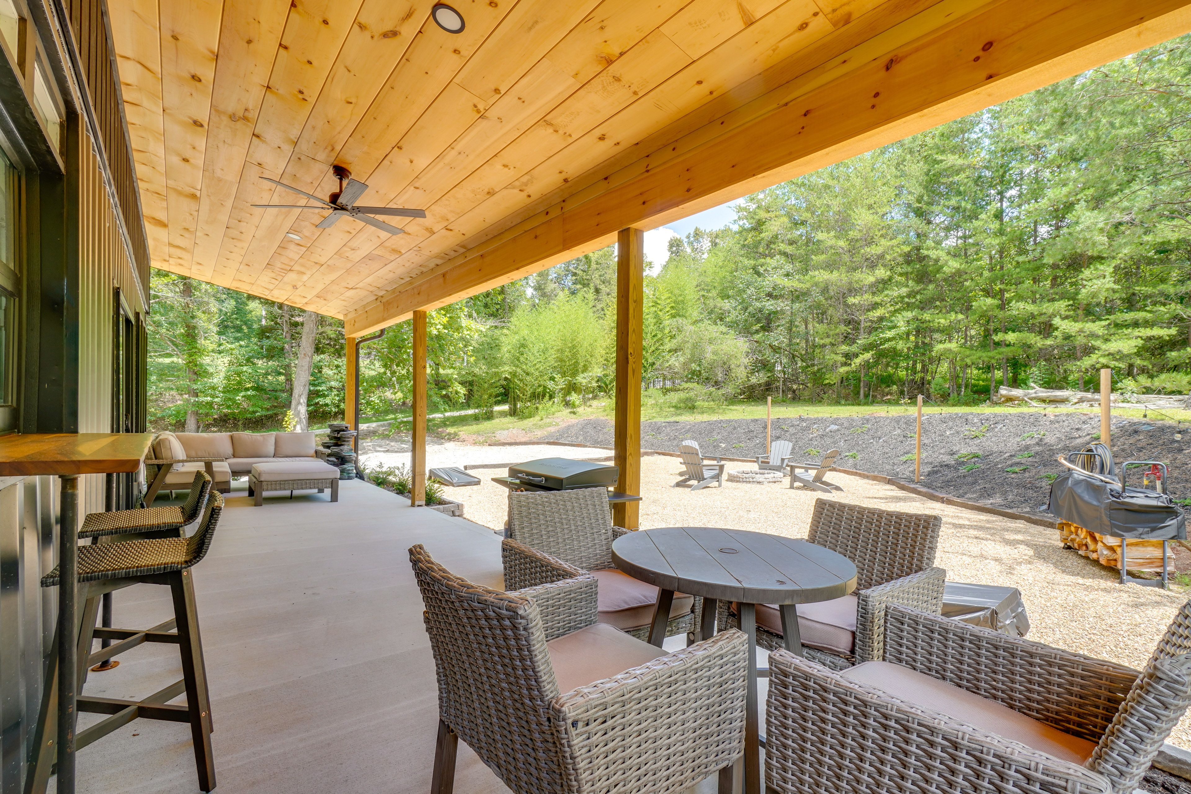 Dining Area | Gas Grill
