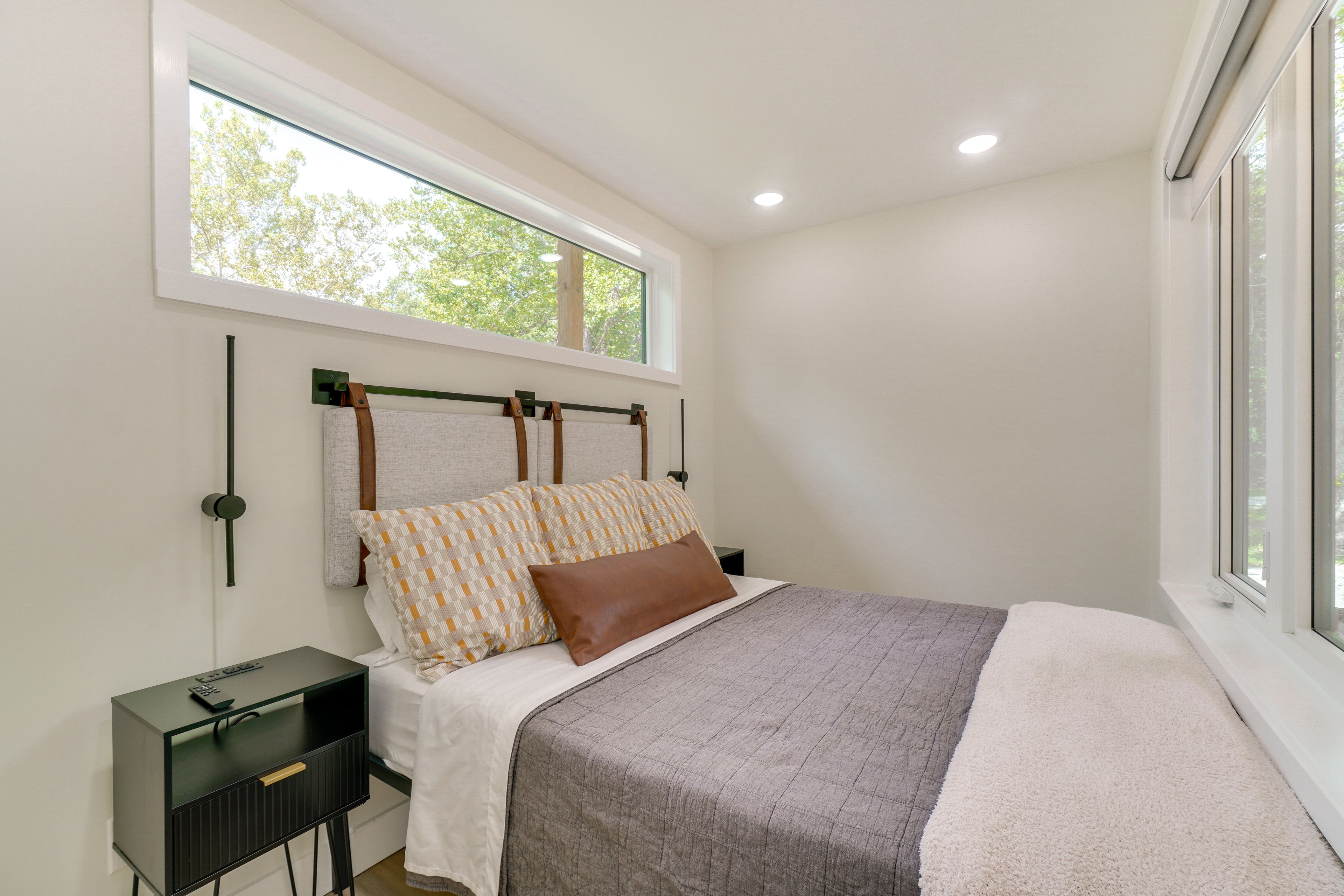 Bedroom | Queen Bed | Linens Provided