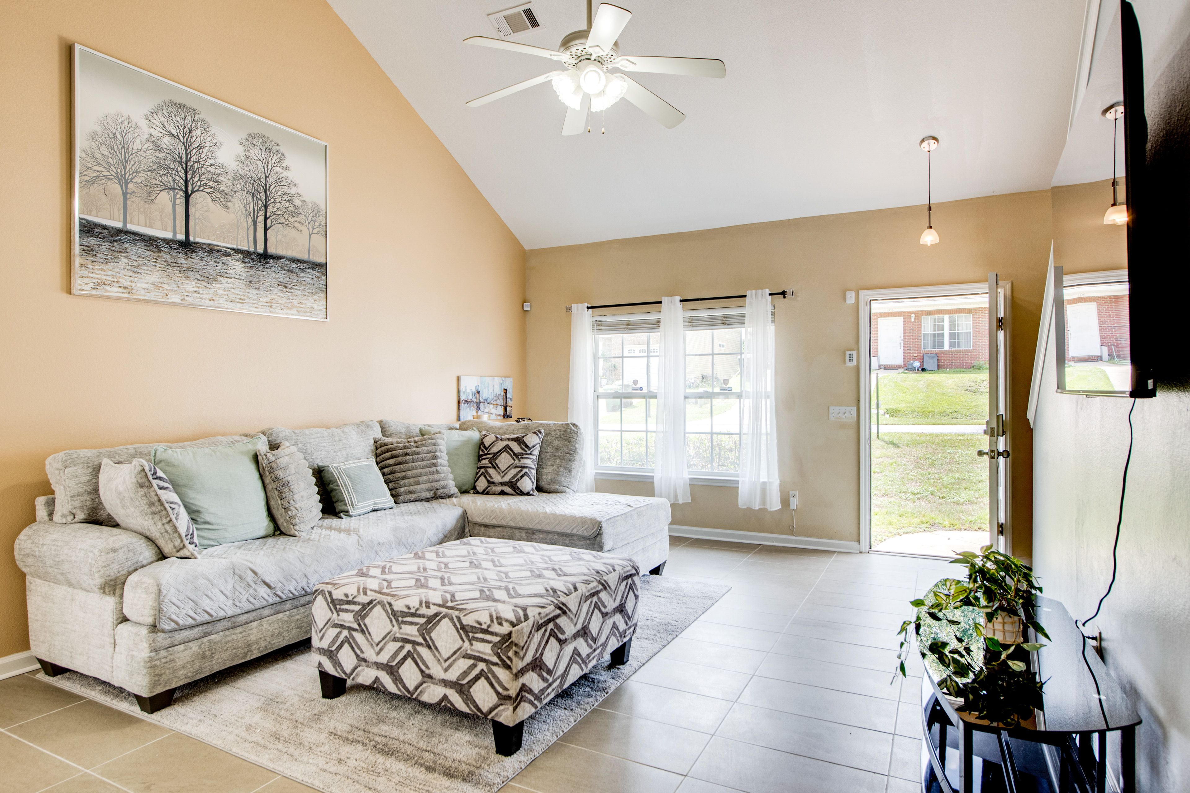 Living Room | 1st Floor | Smart TV | Free WiFi