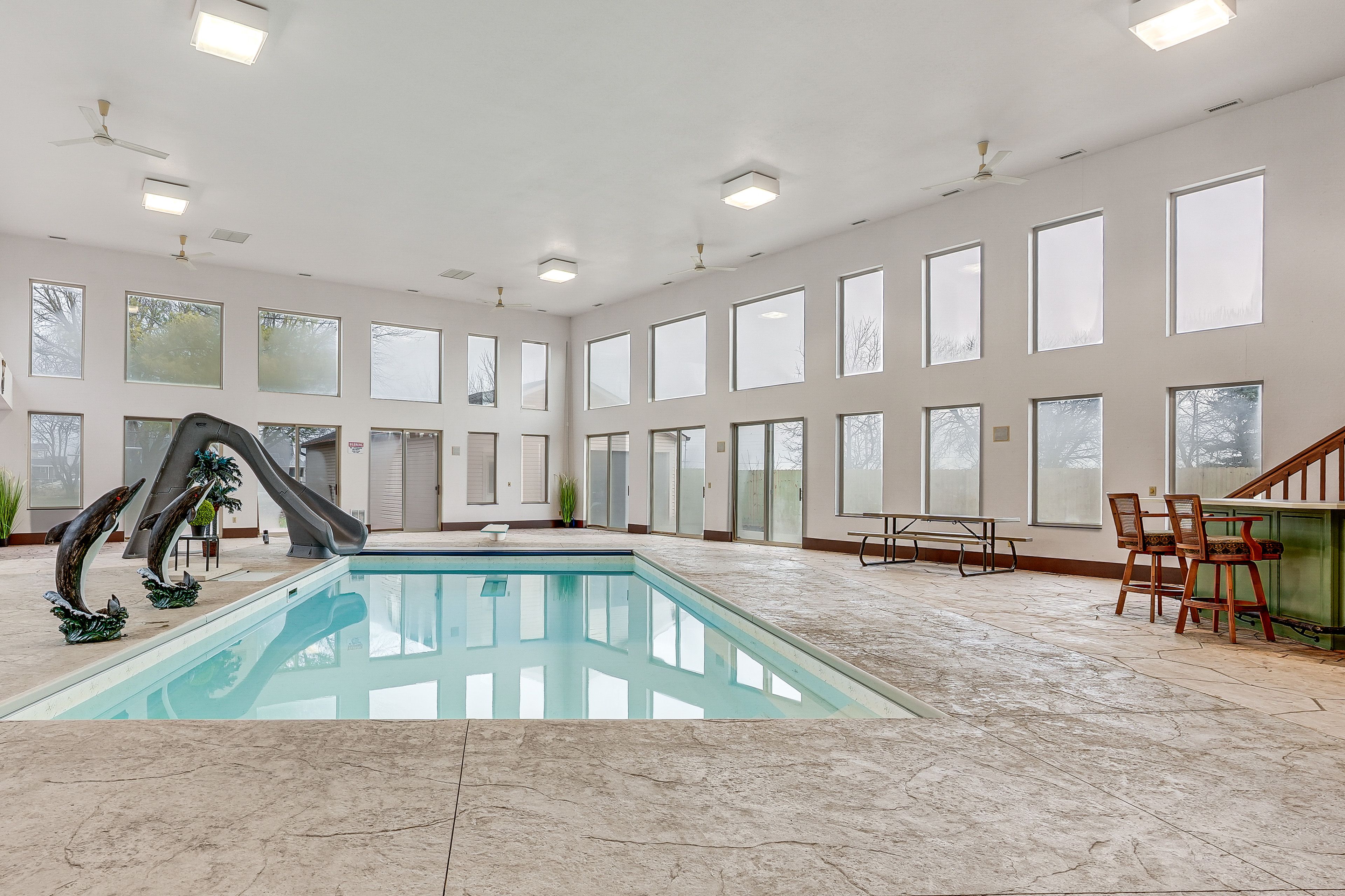 Woodburn Vacation Rental | 6BR | 4BA | 6,000 Sq Ft | Step-Free Access