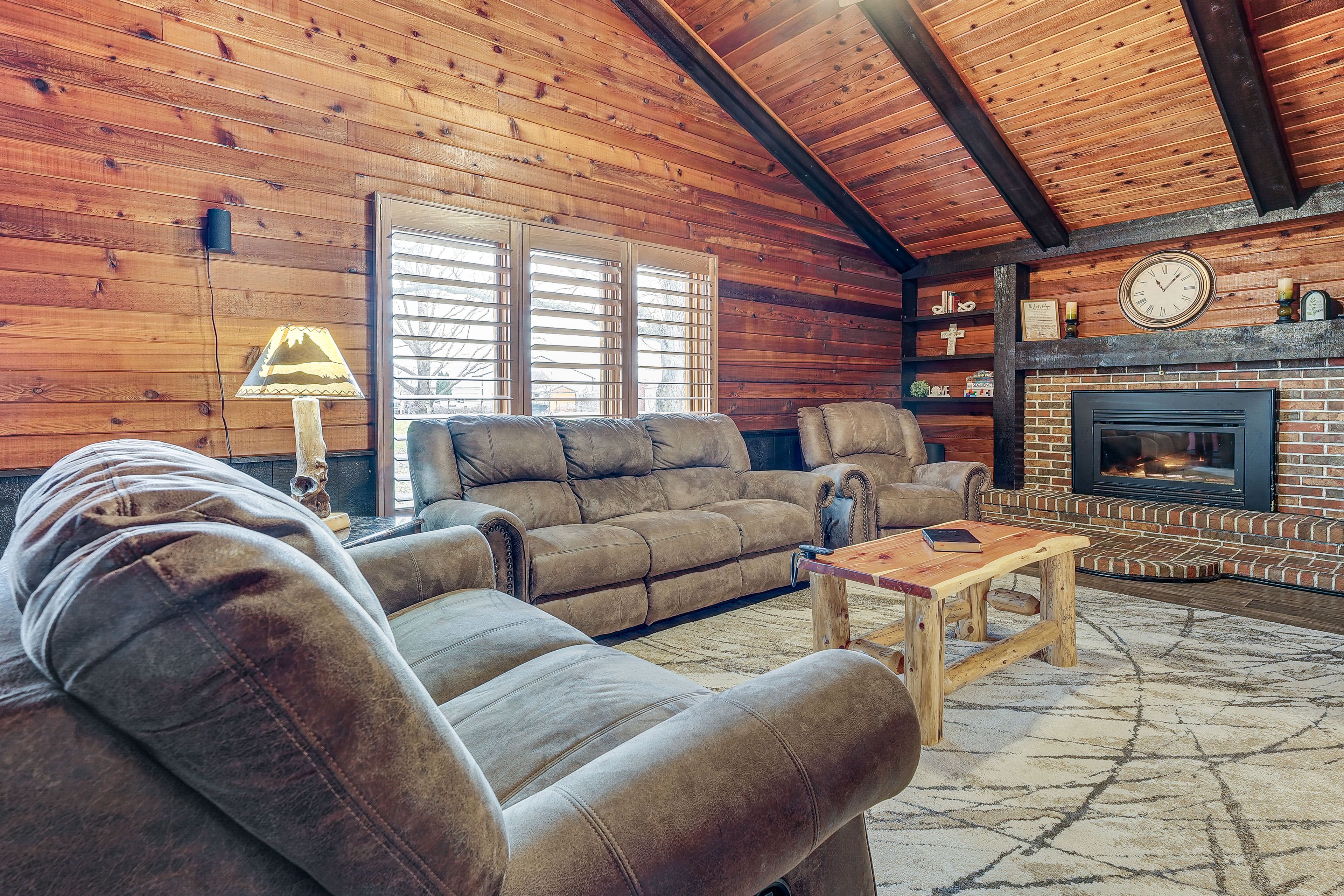 Living Room | Gas Fireplace | Free WiFi | Smart TV | Surround Sound | 1st Floor