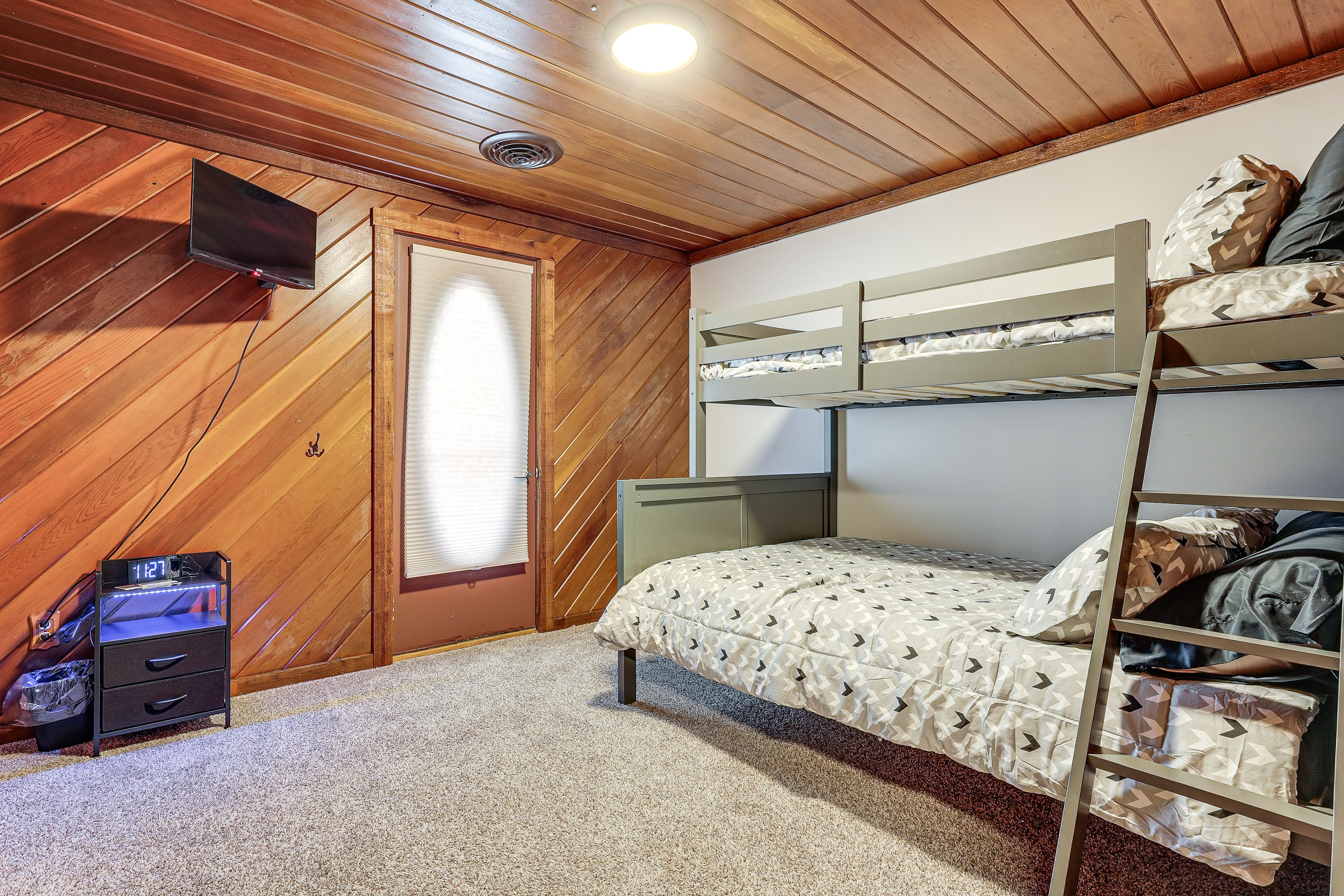 Bedroom 2 | Twin/Full Bunk Bed | 1st Floor